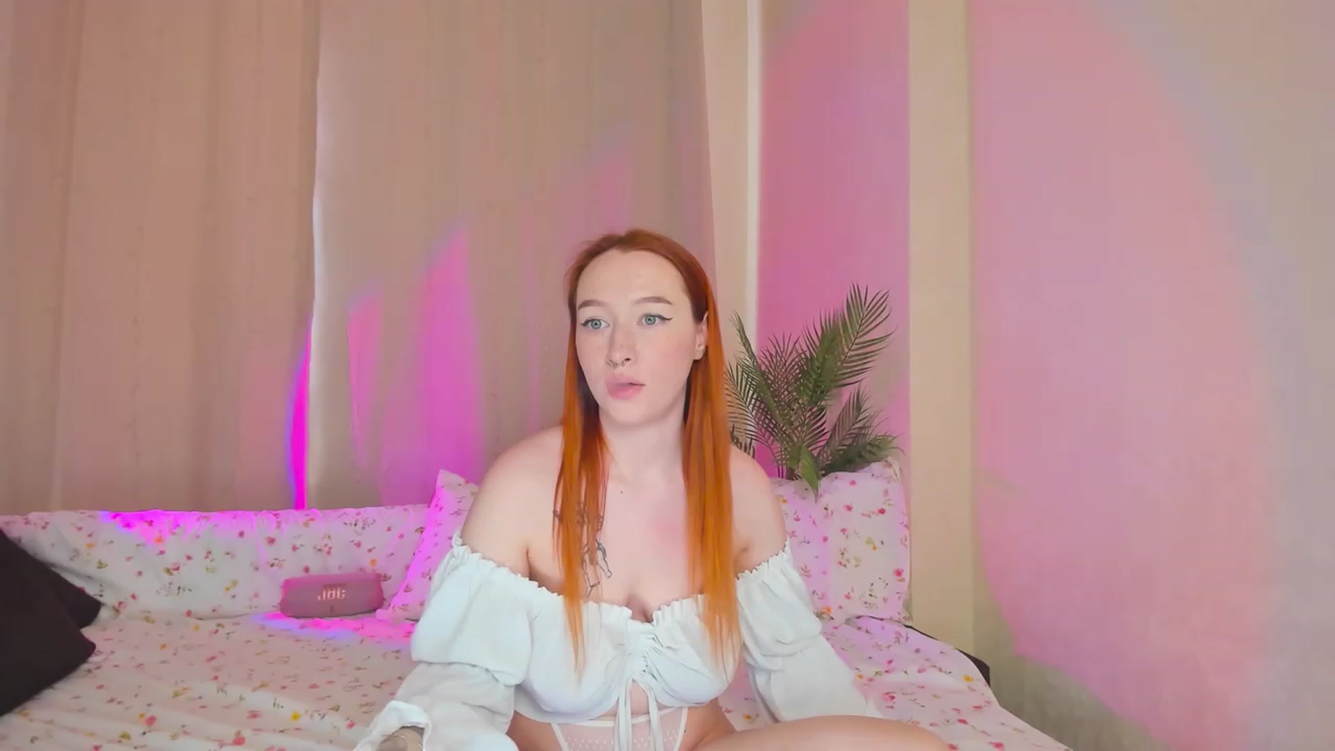 Gallery image thumbnail from AlexxDay's myfreecams stream on, 03/07/2023, 08:27 image 12 of 20