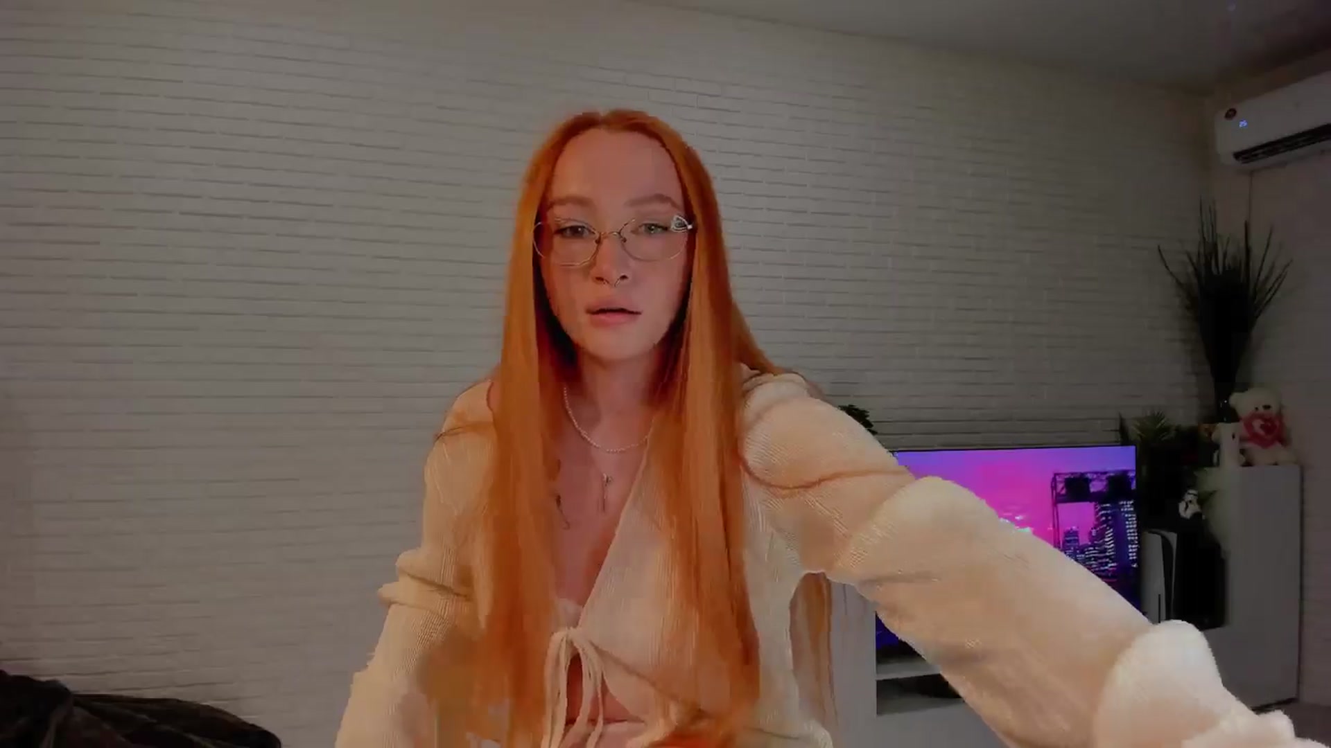 Gallery image thumbnail from AlexxDay's myfreecams stream on, 05/17/2024, 08:41 image 18 of 20