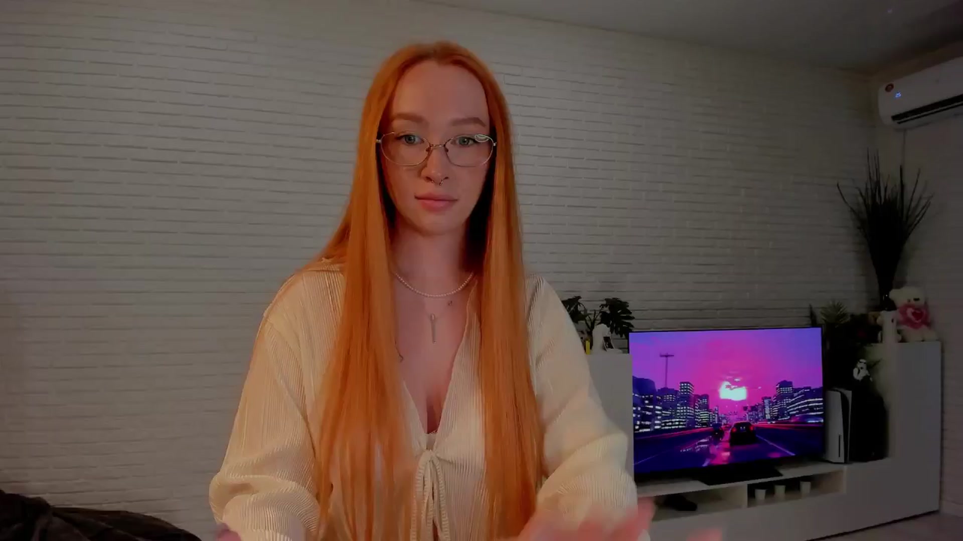 Gallery image thumbnail from AlexxDay's myfreecams stream on, 05/17/2024, 08:41 image 12 of 20