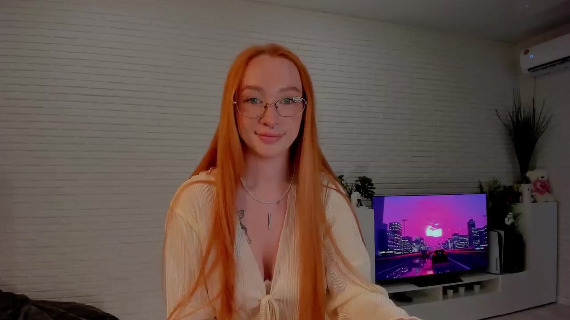 Gallery image thumbnail from AlexxDay's myfreecams stream on, 05/17/2024, 08:41 image 14 of 20