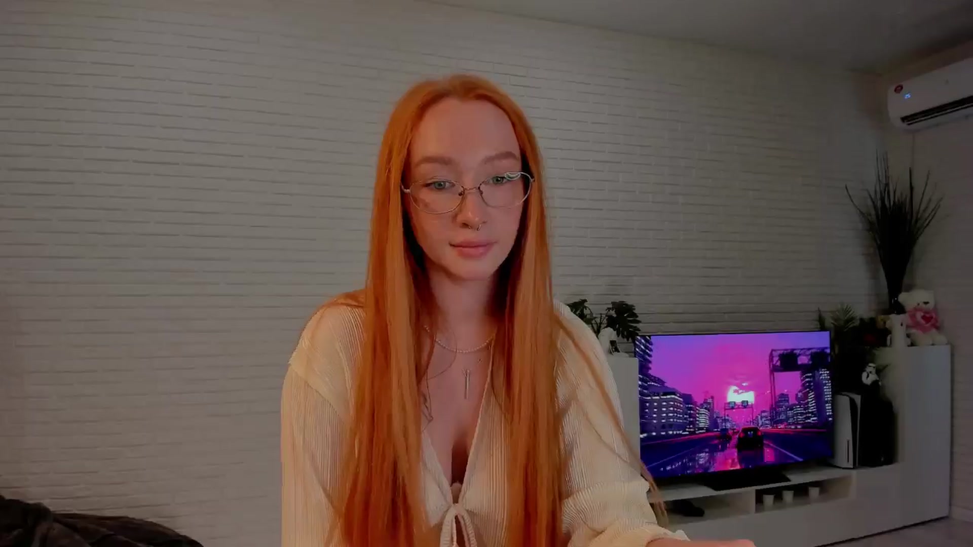 Gallery image thumbnail from AlexxDay's myfreecams stream on, 05/17/2024, 08:41 image 8 of 20
