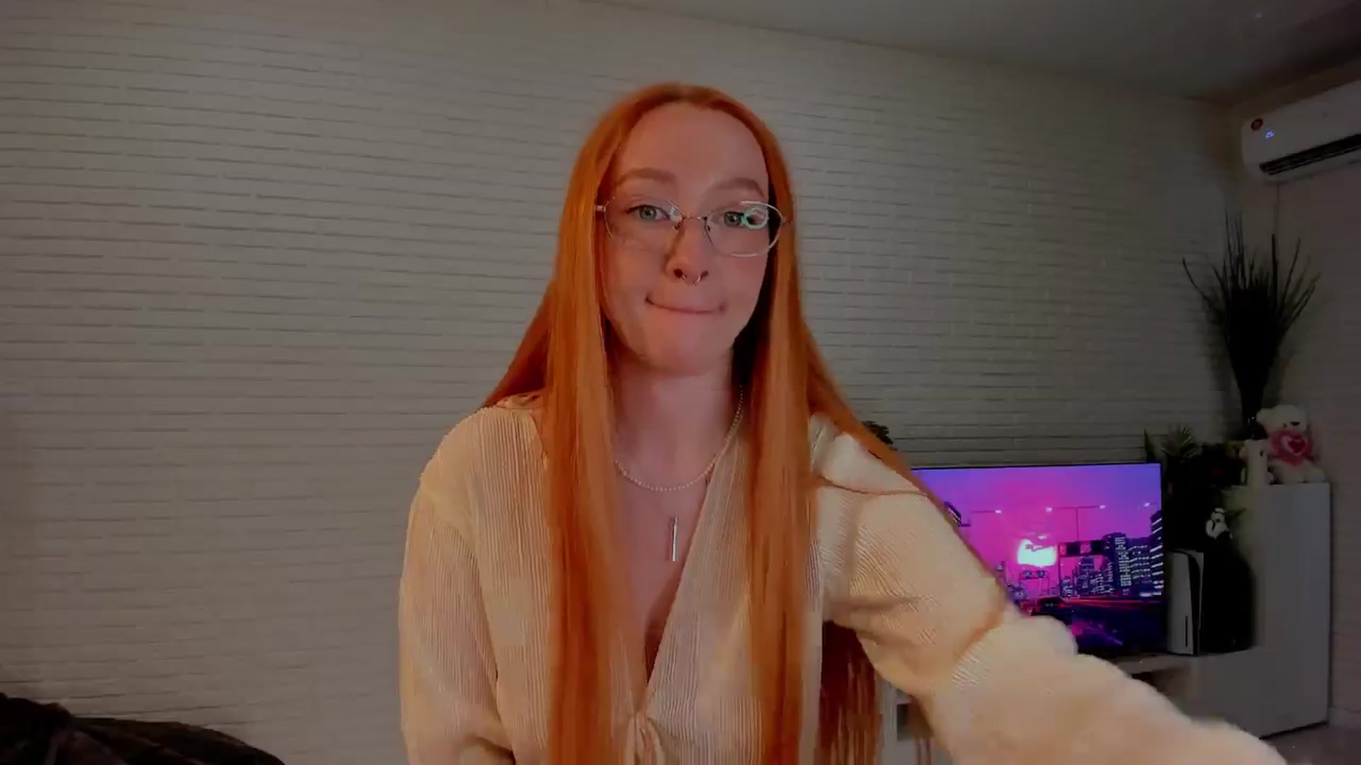 Gallery image thumbnail from AlexxDay's myfreecams stream on, 05/17/2024, 08:41 image 9 of 20