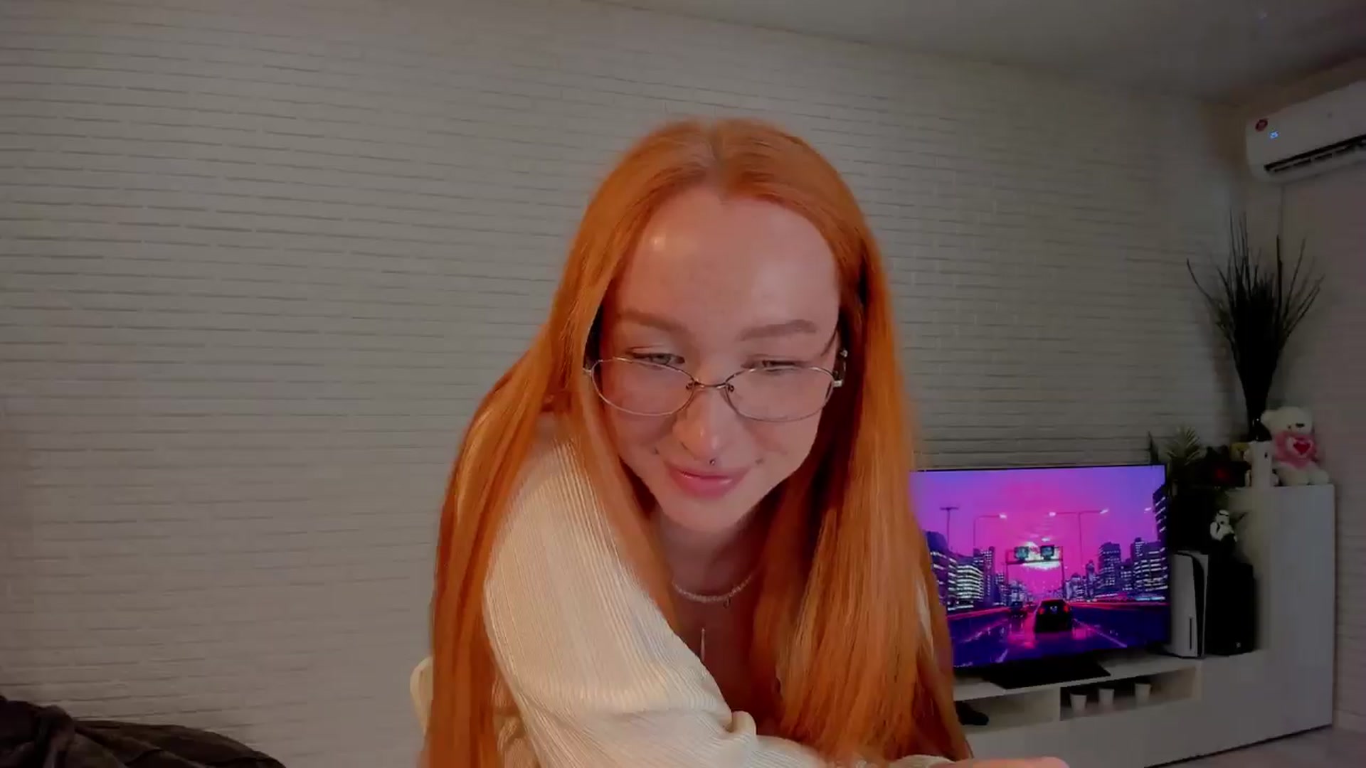 Gallery image thumbnail from AlexxDay's myfreecams stream on, 05/17/2024, 08:41 image 7 of 20