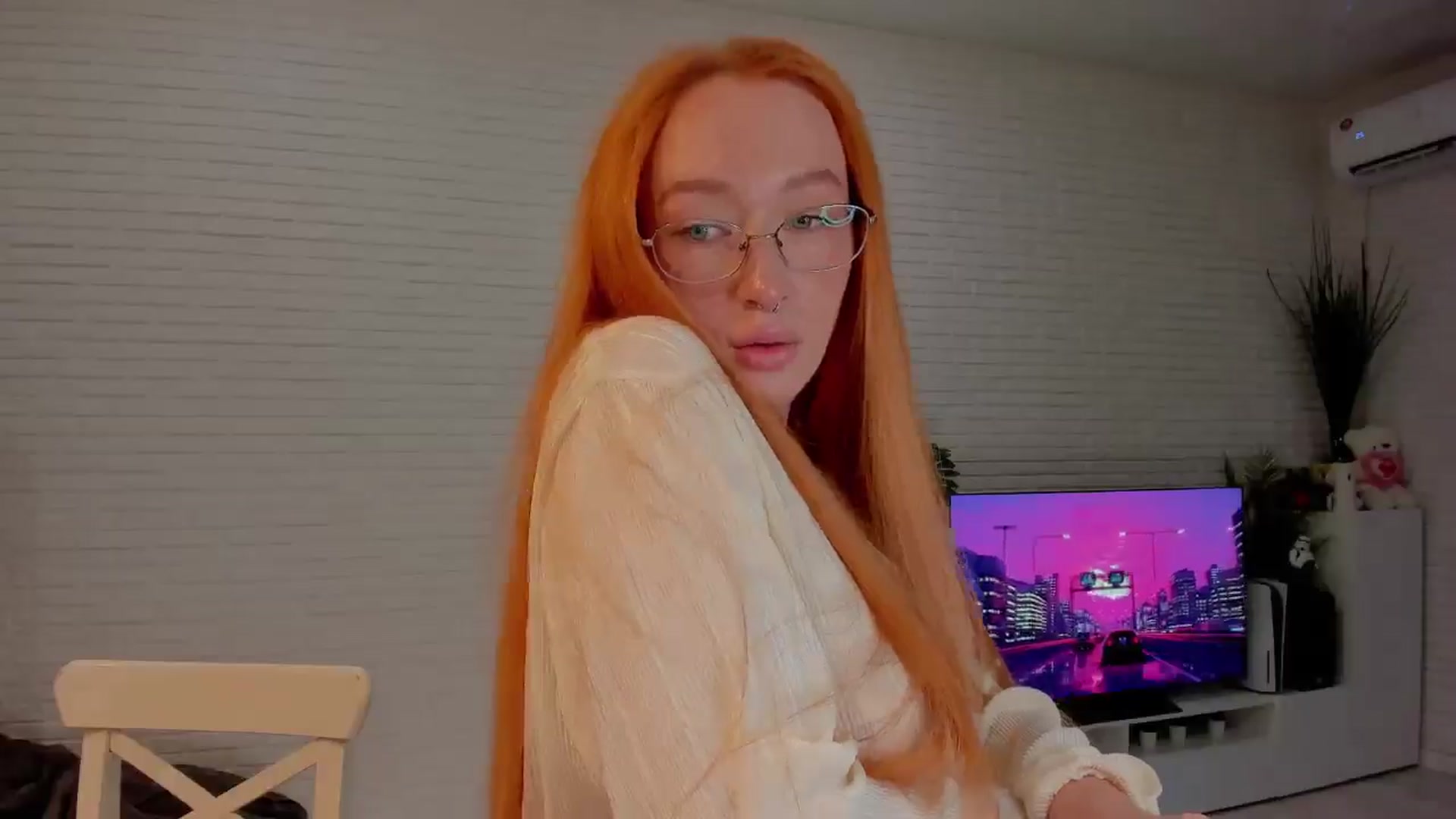 Gallery image thumbnail from AlexxDay's myfreecams stream on, 05/17/2024, 08:41 image 17 of 20