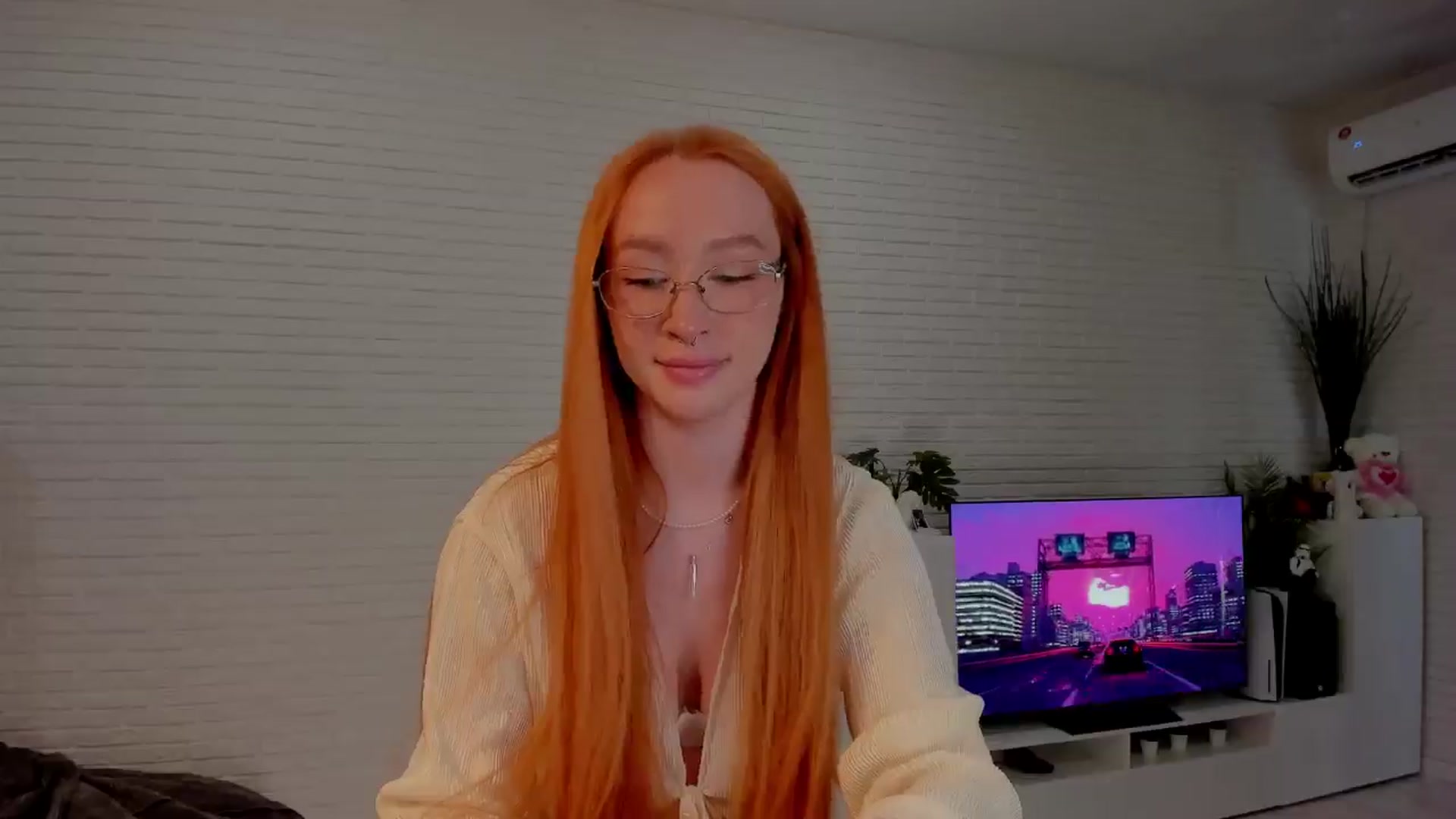 Gallery image thumbnail from AlexxDay's myfreecams stream on, 05/17/2024, 08:41 image 6 of 20