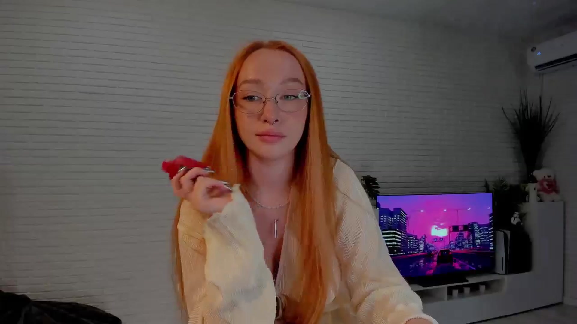 Gallery image thumbnail from AlexxDay's myfreecams stream on, 05/17/2024, 08:41 image 19 of 20