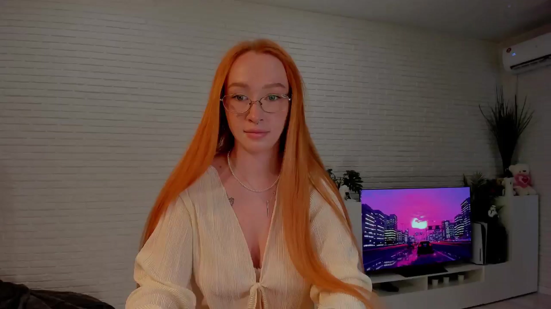 Gallery image thumbnail from AlexxDay's myfreecams stream on, 05/17/2024, 08:41 image 10 of 20