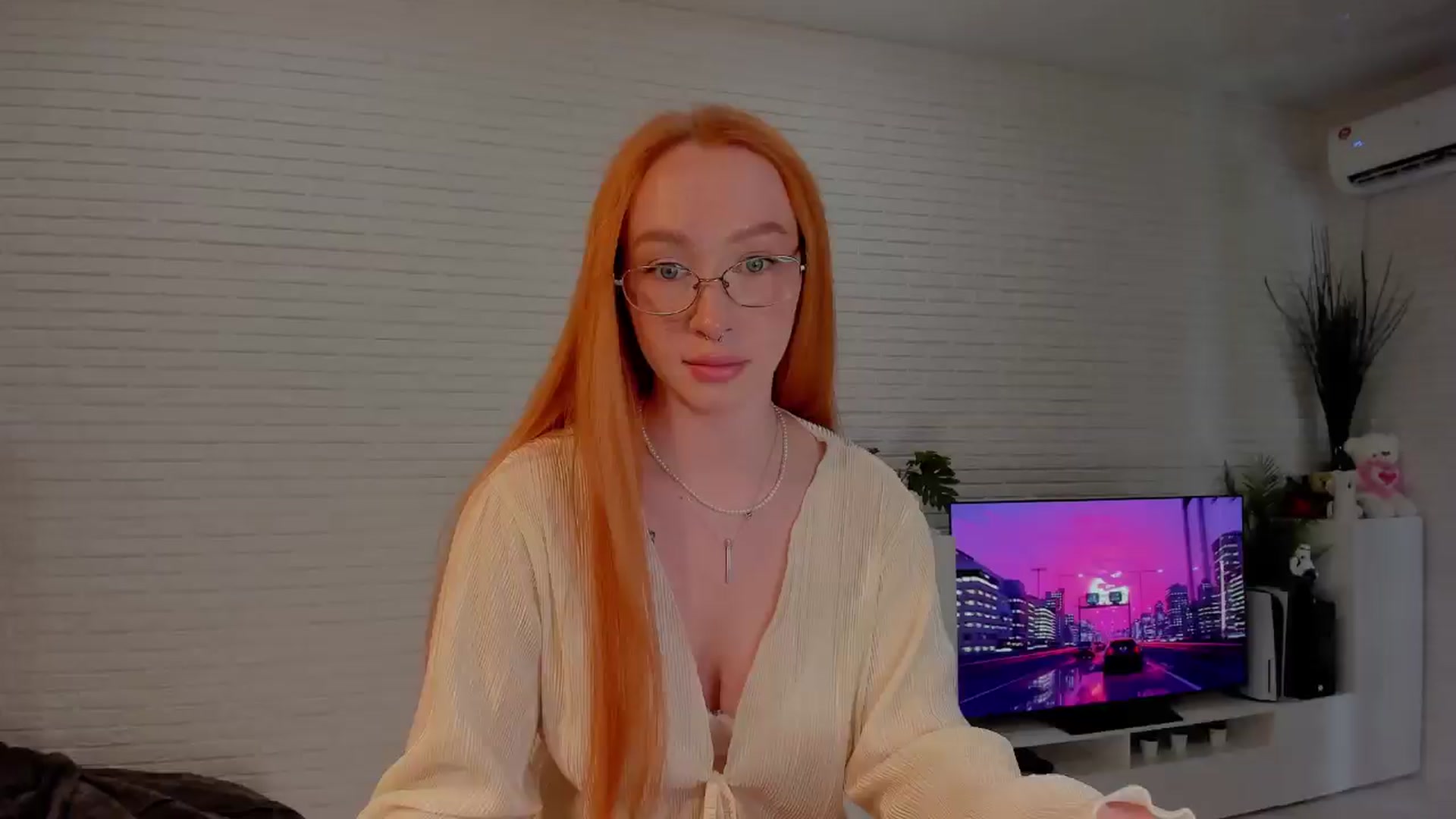 Gallery image thumbnail from AlexxDay's myfreecams stream on, 05/17/2024, 08:41 image 2 of 20