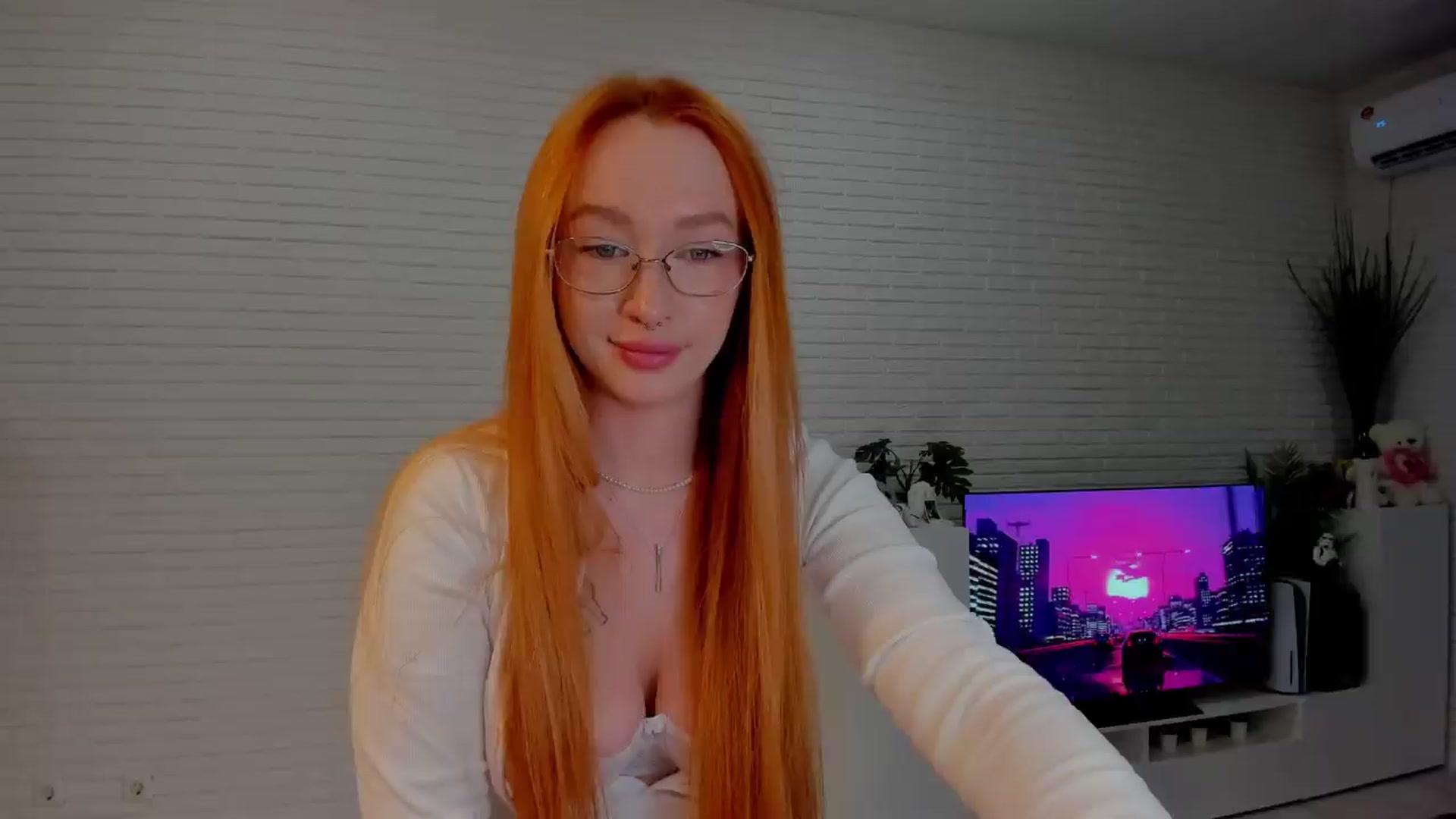 Gallery image thumbnail from AlexxDay's myfreecams stream on, 05/21/2024, 10:12 image 14 of 20