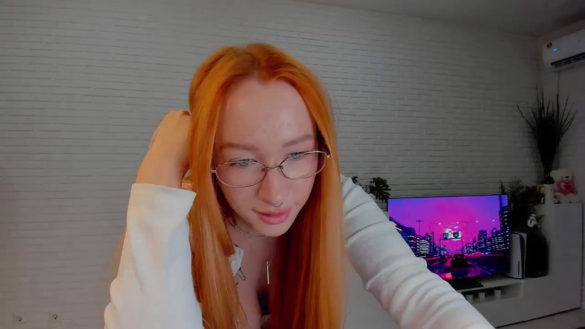 Gallery image thumbnail from AlexxDay's myfreecams stream on, 05/21/2024, 10:12 image 16 of 20