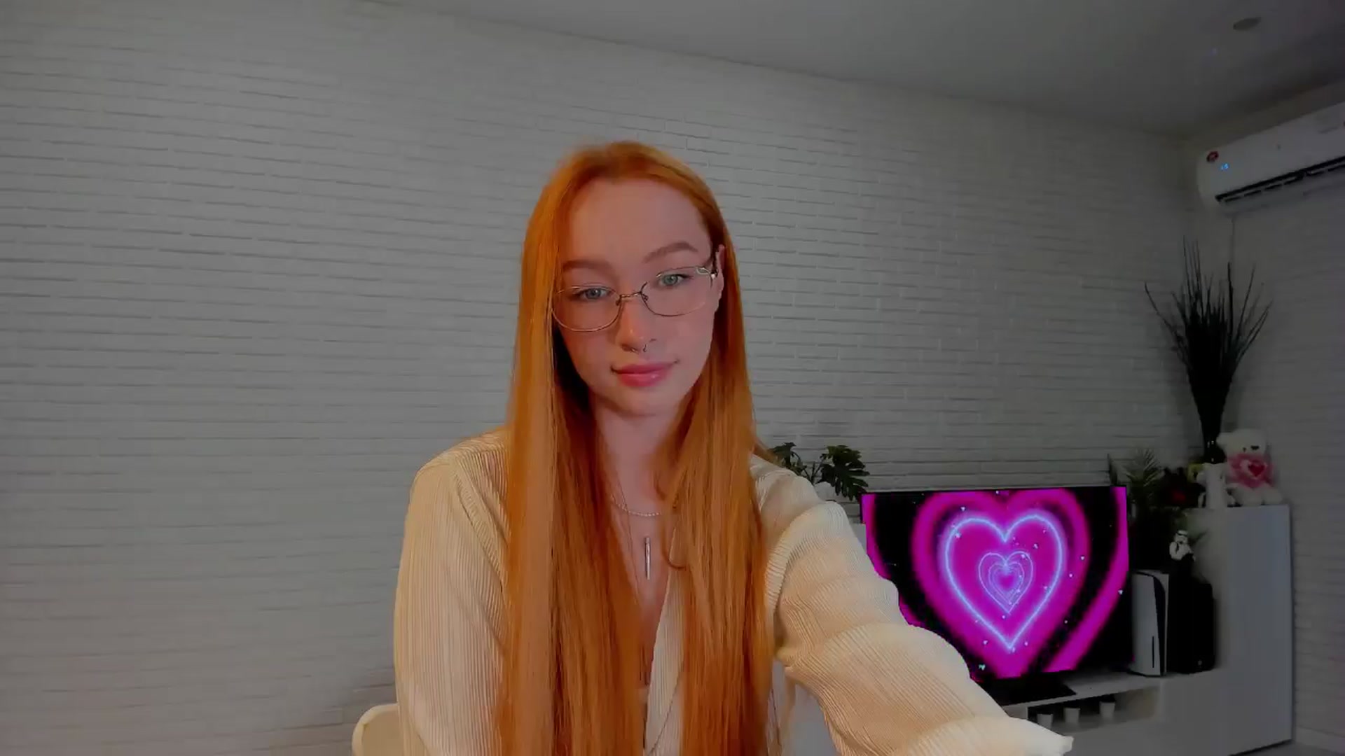 Gallery image thumbnail from AlexxDay's myfreecams stream on, 05/22/2024, 08:37 image 6 of 20