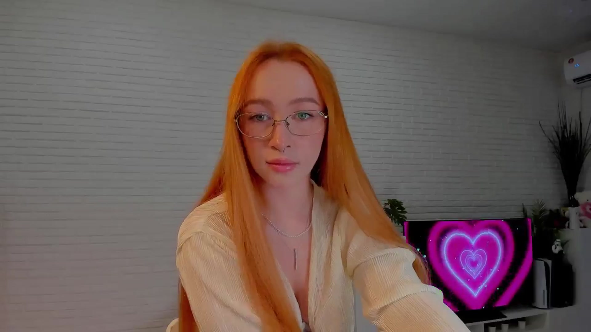 Gallery image thumbnail from AlexxDay's myfreecams stream on, 05/22/2024, 08:37 image 18 of 20