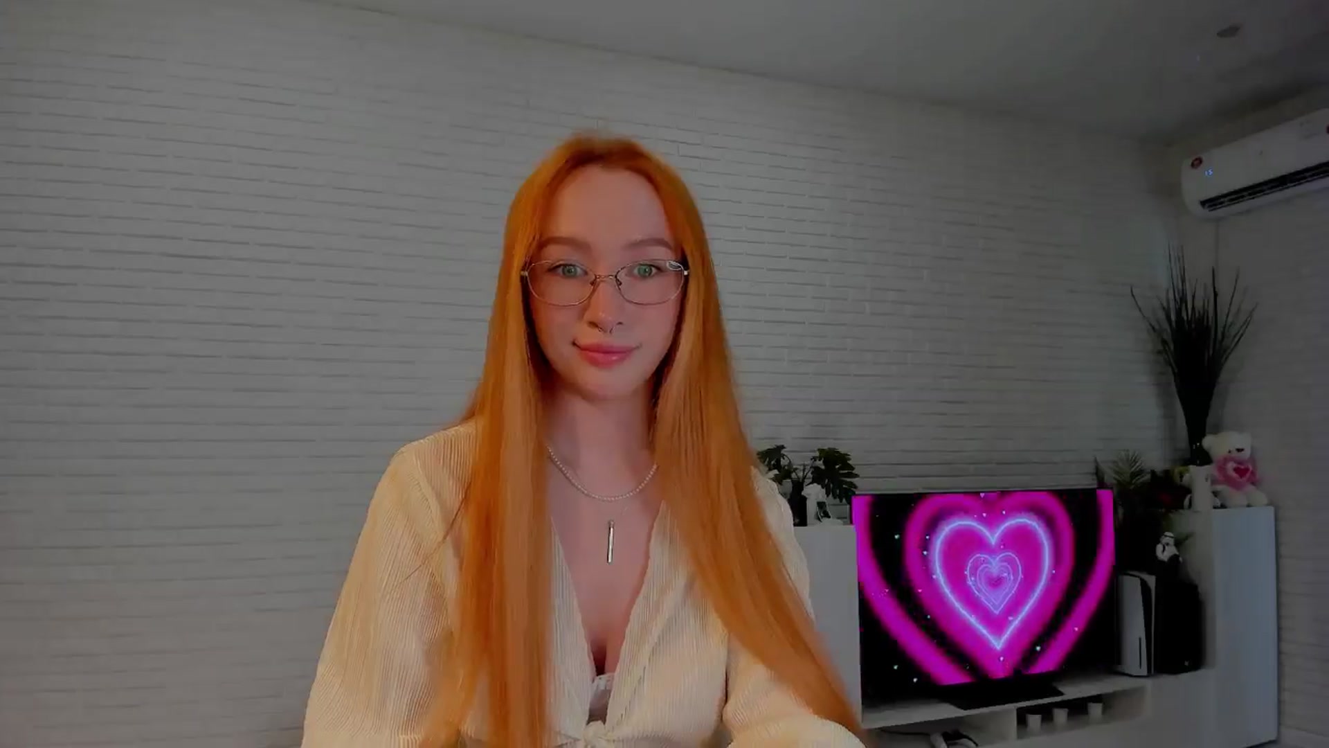 Gallery image thumbnail from AlexxDay's myfreecams stream on, 05/22/2024, 08:37 image 2 of 20