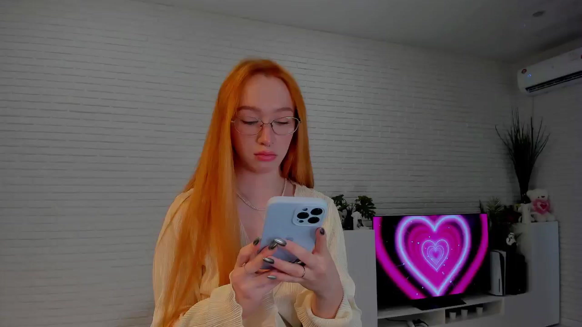 Gallery image thumbnail from AlexxDay's myfreecams stream on, 05/22/2024, 08:37 image 1 of 20