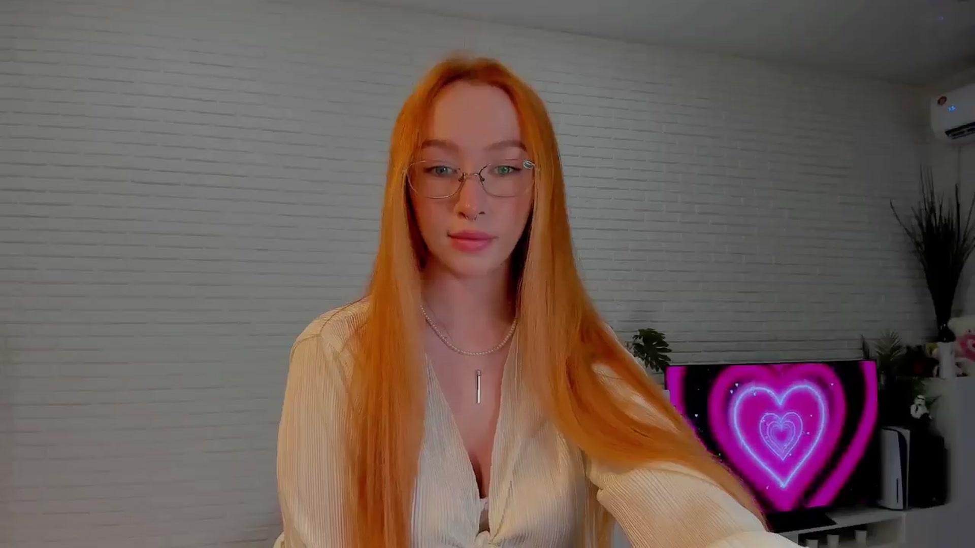 Gallery image thumbnail from AlexxDay's myfreecams stream on, 05/22/2024, 08:37 image 7 of 20