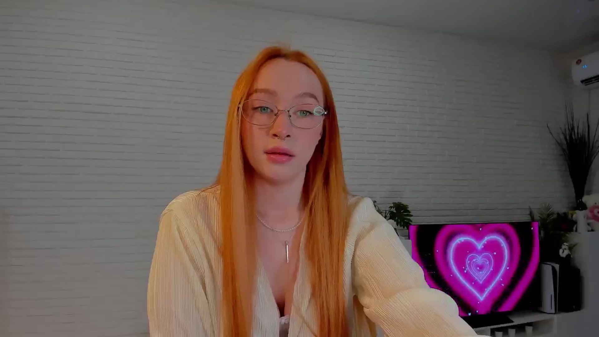 Gallery image thumbnail from AlexxDay's myfreecams stream on, 05/22/2024, 08:37 image 8 of 20