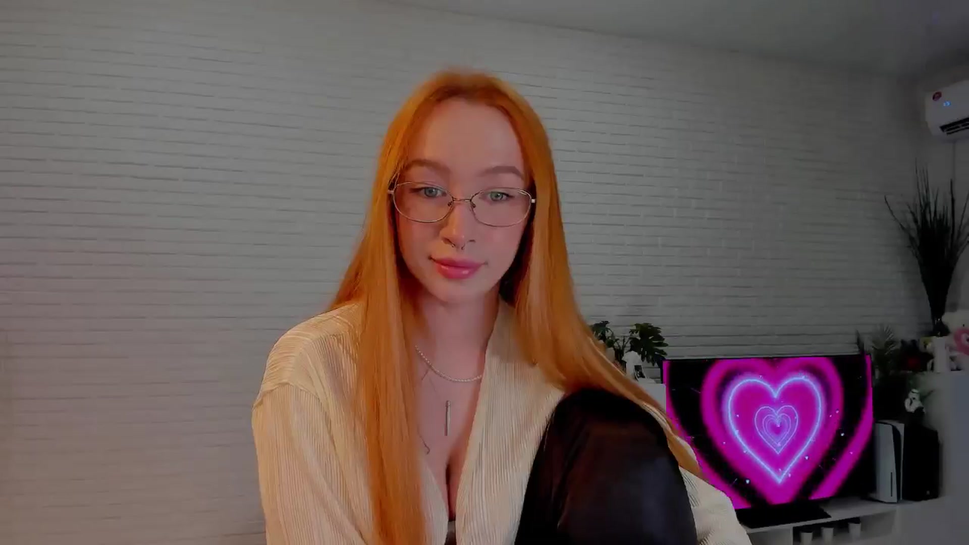Gallery image thumbnail from AlexxDay's myfreecams stream on, 05/22/2024, 08:37 image 20 of 20