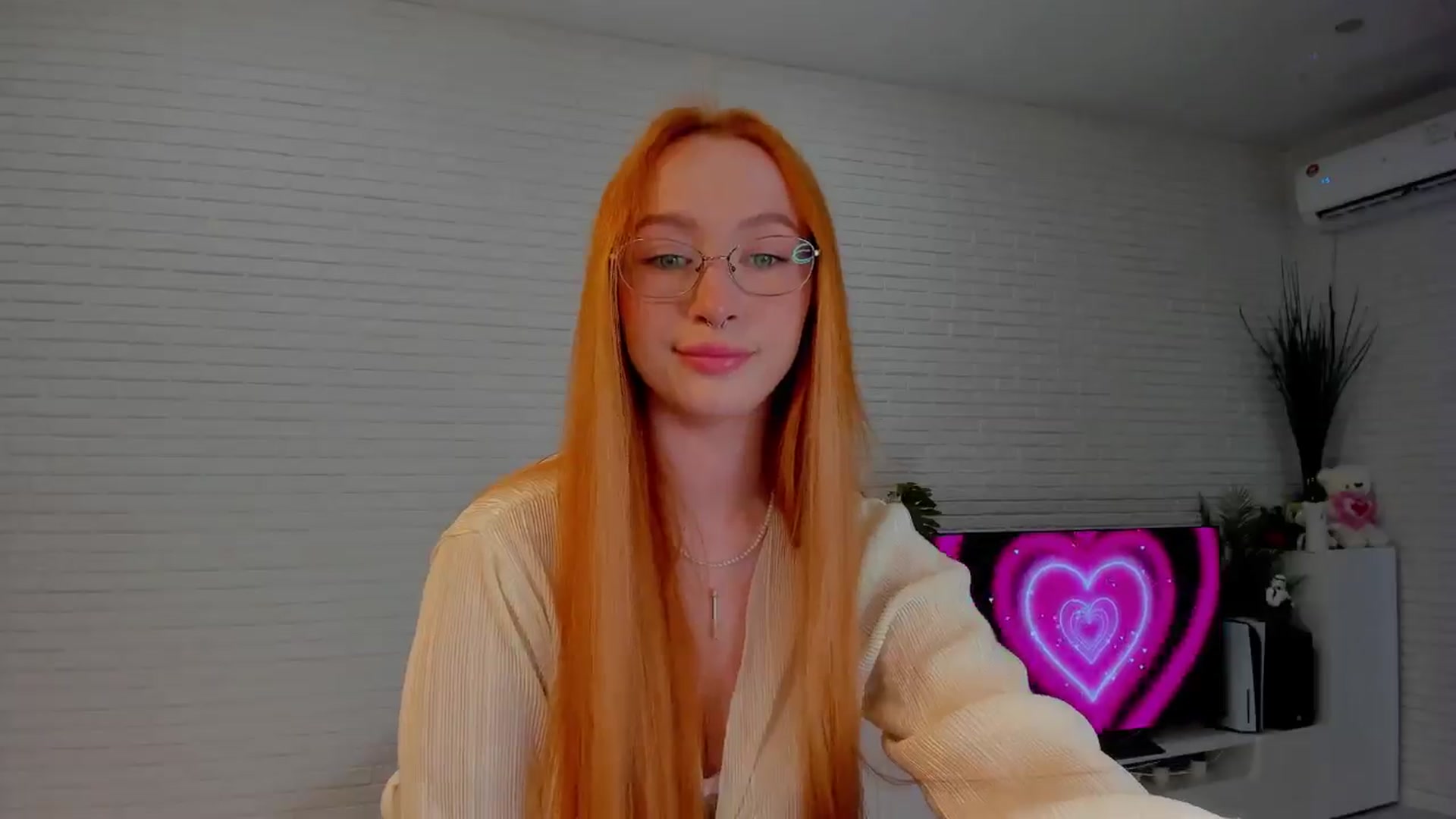 Gallery image thumbnail from AlexxDay's myfreecams stream on, 05/22/2024, 08:37 image 5 of 20