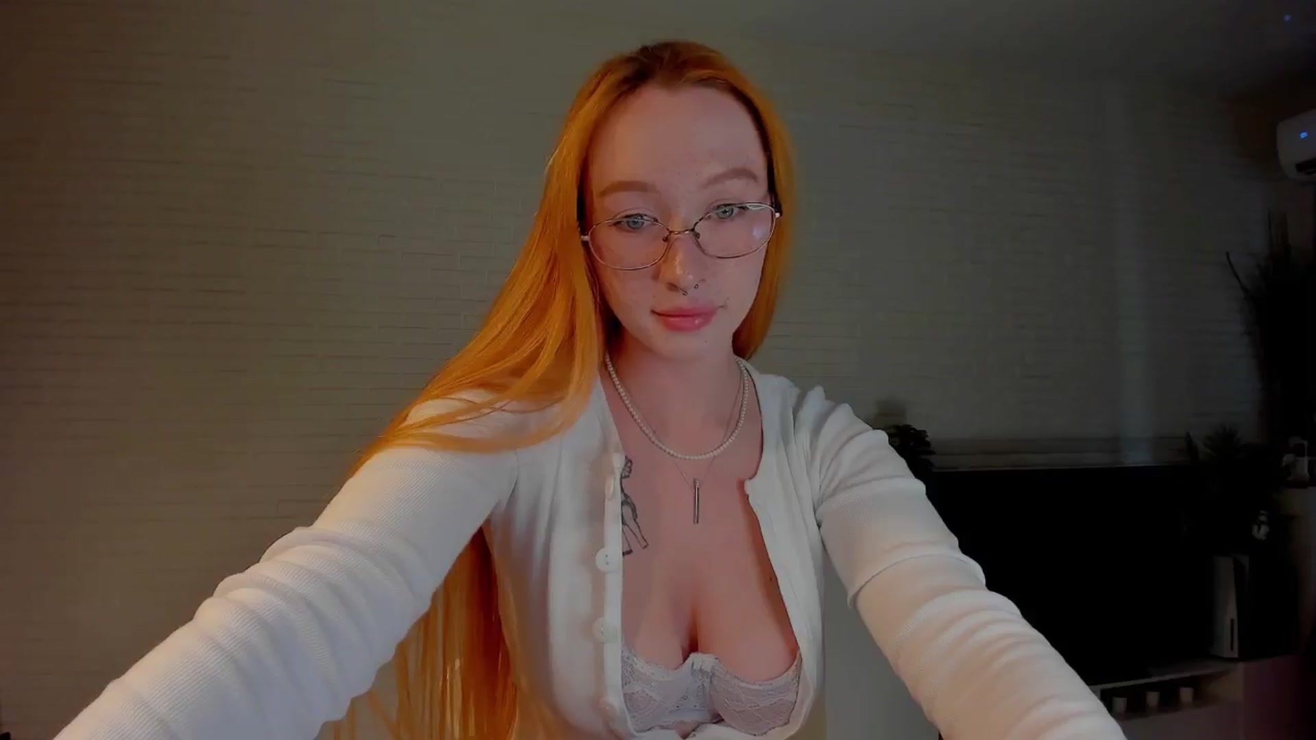 Gallery image thumbnail from AlexxDay's myfreecams stream on, 07/06/2024, 12:49 image 8 of 20