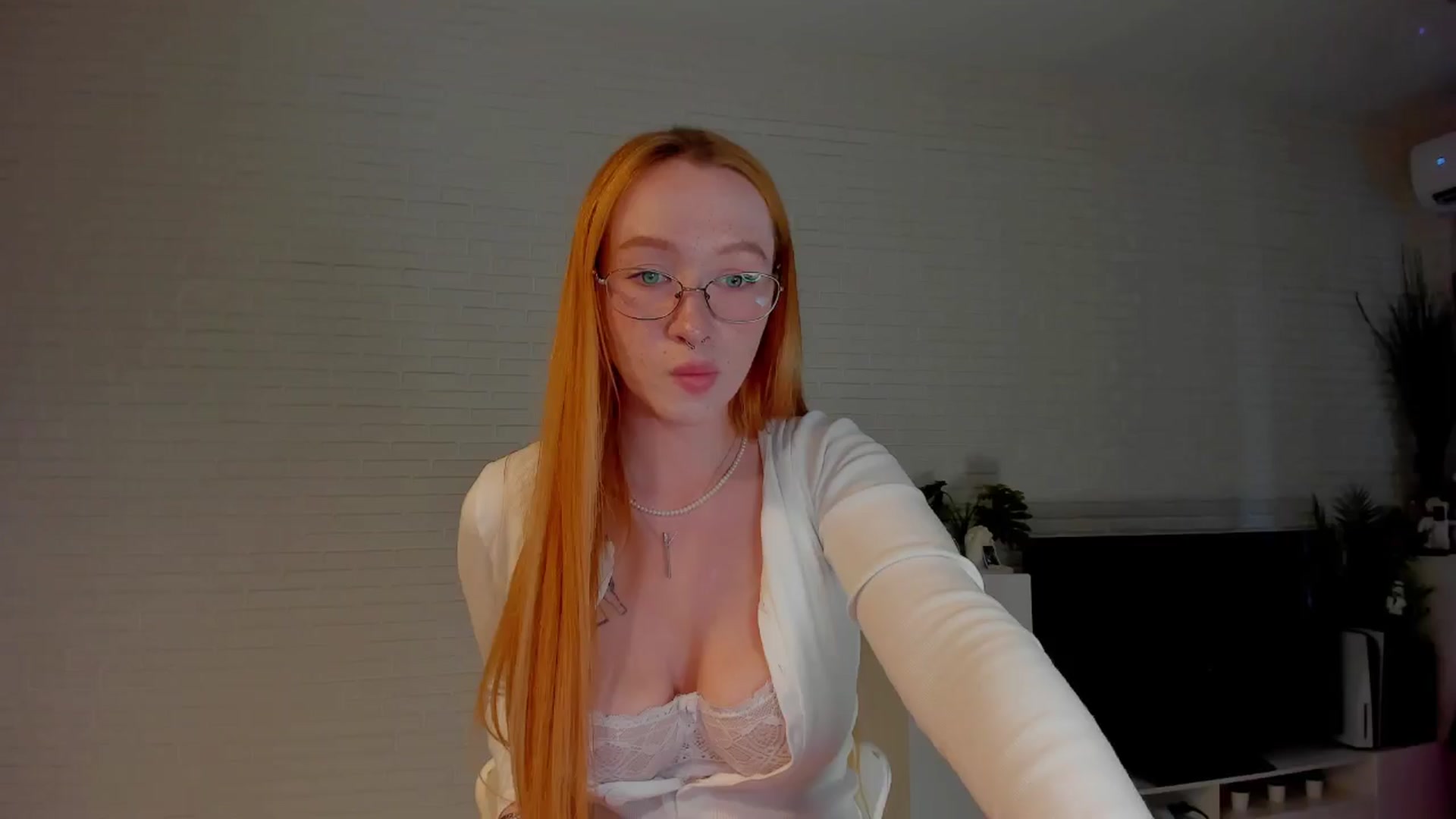 Gallery image thumbnail from AlexxDay's myfreecams stream on, 07/06/2024, 12:49 image 12 of 20
