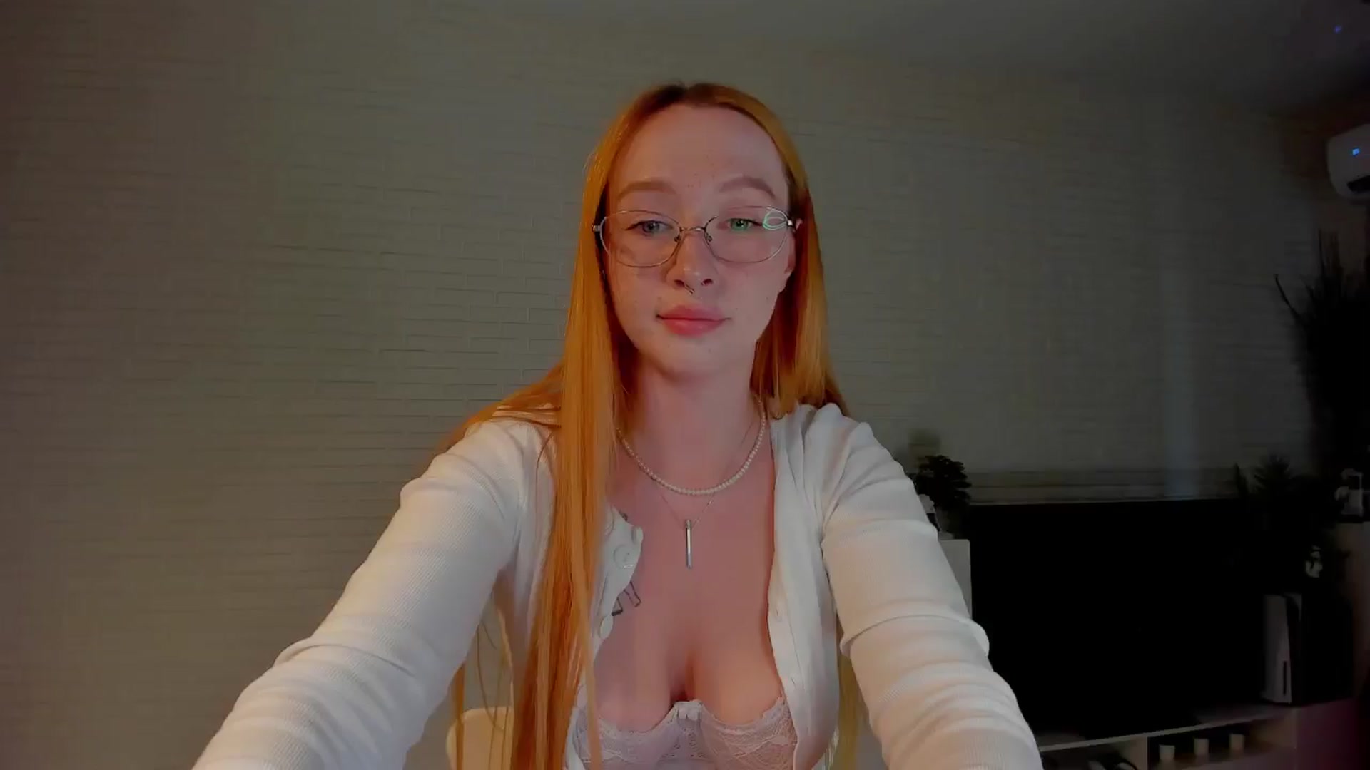Gallery image thumbnail from AlexxDay's myfreecams stream on, 07/06/2024, 12:49 image 13 of 20