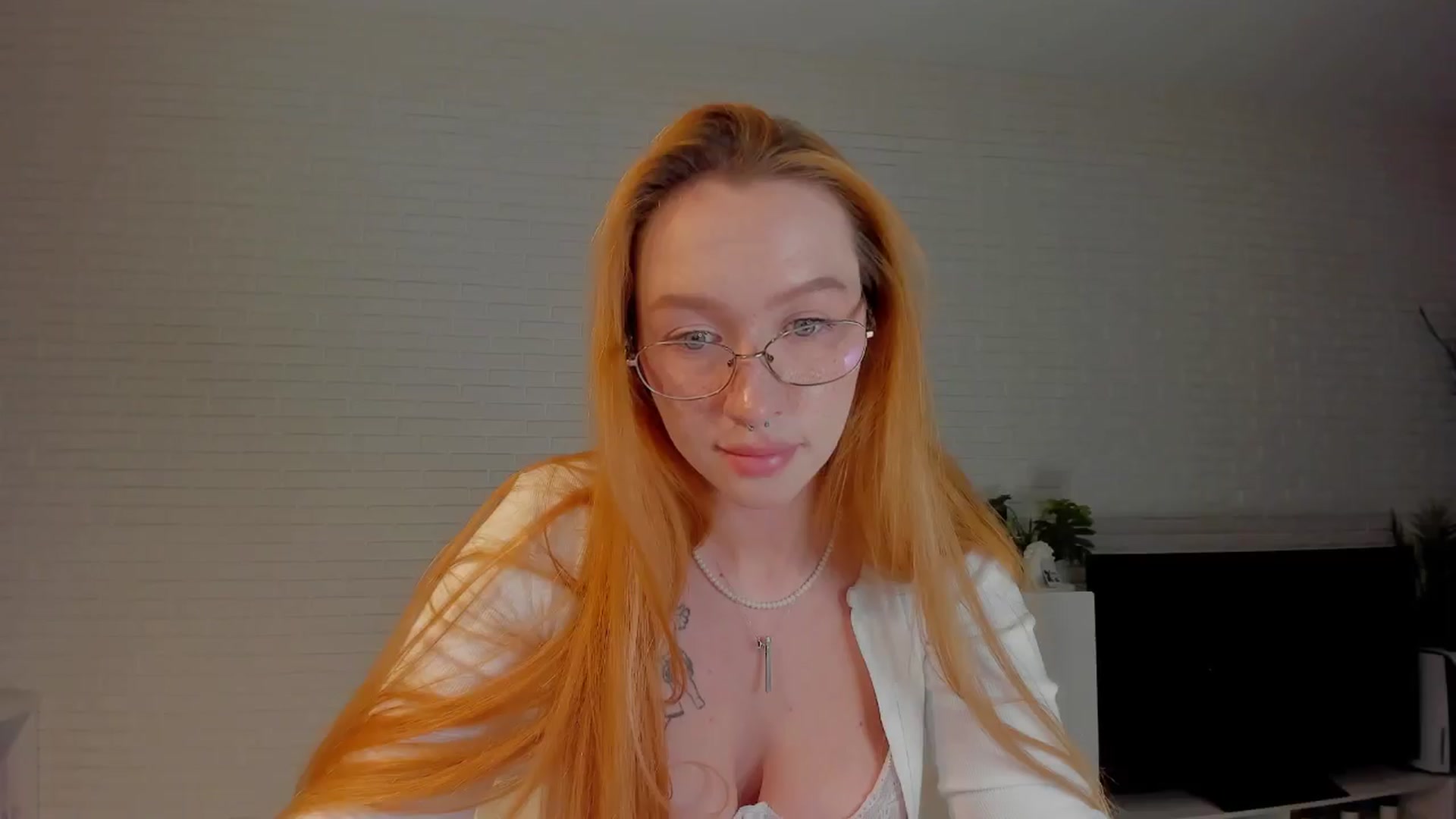 Gallery image thumbnail from AlexxDay's myfreecams stream on, 08/06/2024, 10:42 image 18 of 20