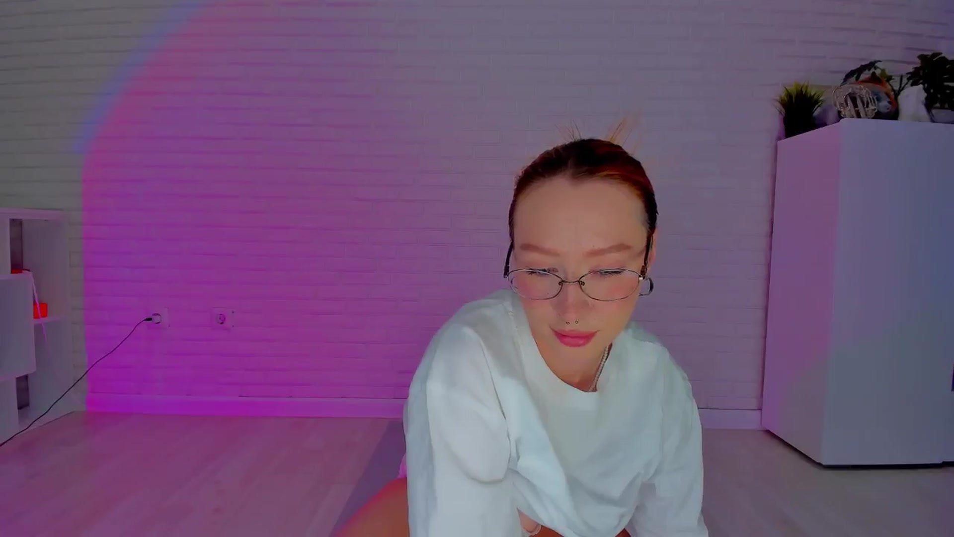 Gallery image thumbnail from AlexxDay's myfreecams stream on, 08/07/2024, 09:25 image 2 of 20