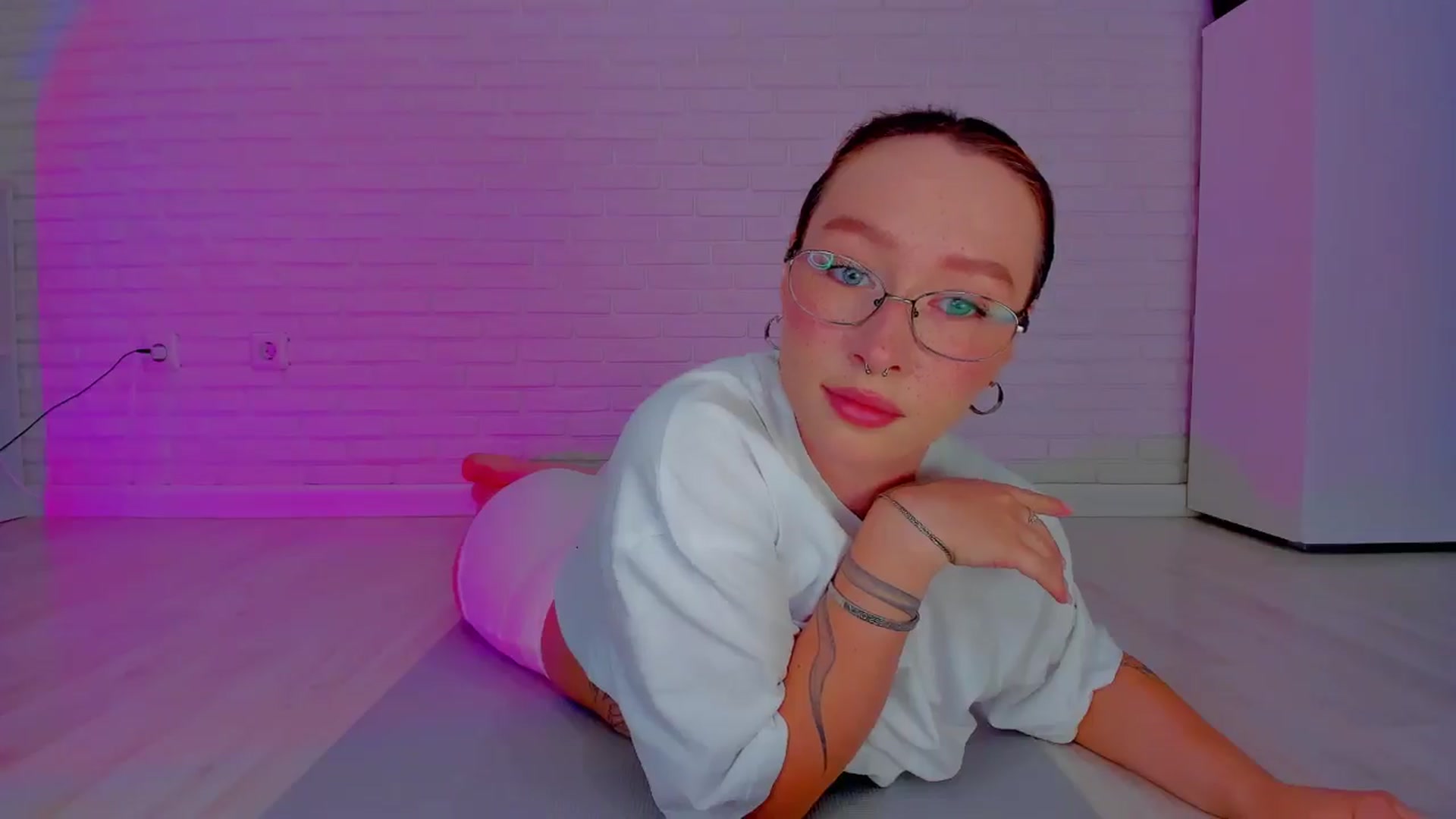 Gallery image thumbnail from AlexxDay's myfreecams stream on, 08/07/2024, 09:25 image 4 of 20