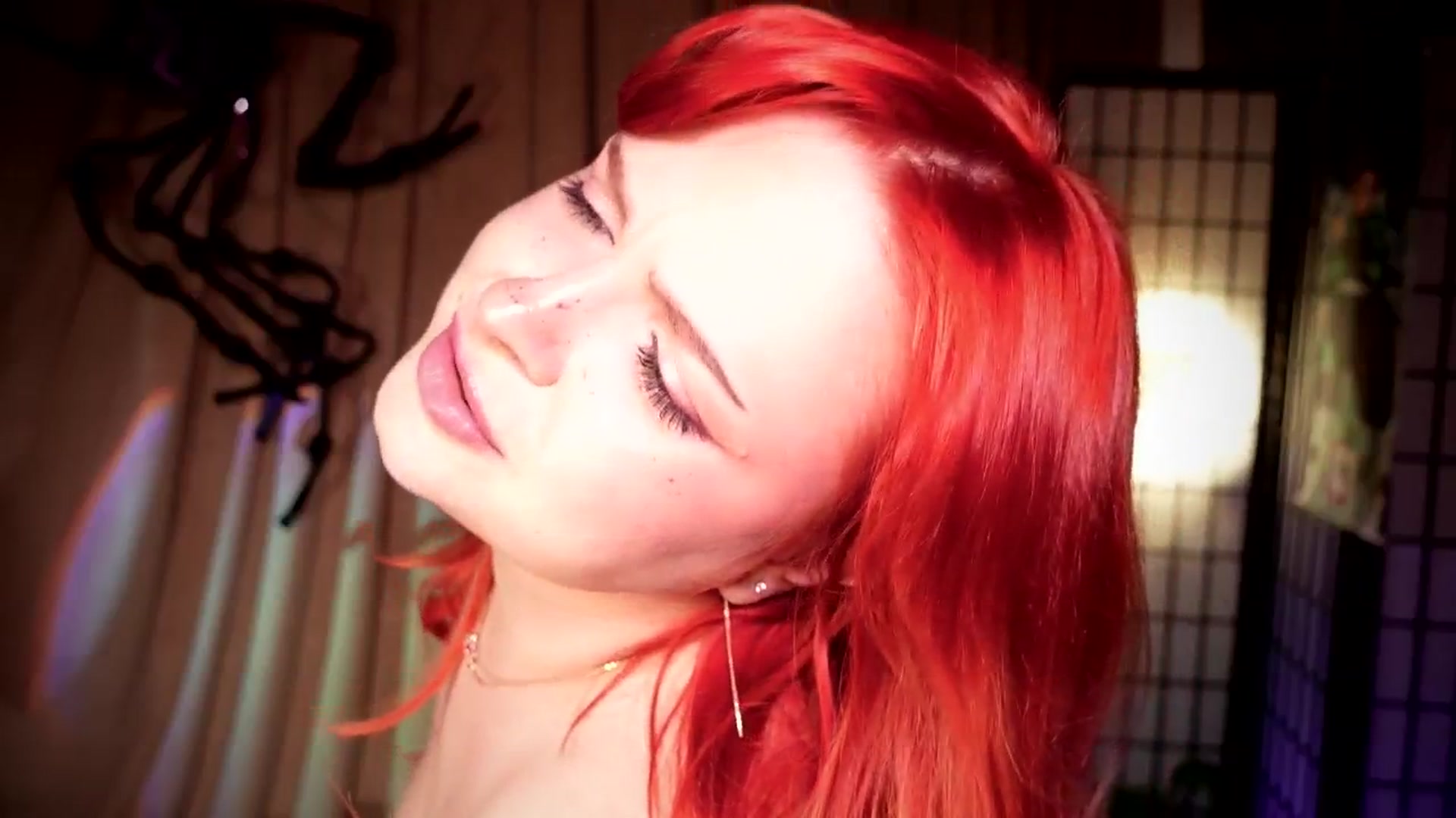 Gallery image thumbnail from AlexxaWild's myfreecams stream on, 10/24/2025, 19:29 image 17 of 20