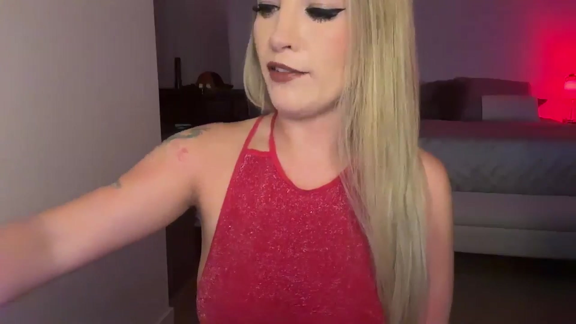 Gallery image thumbnail from Alexxi_Riley's myfreecams stream on, 08/28/2024, 05:22 image 3 of 20