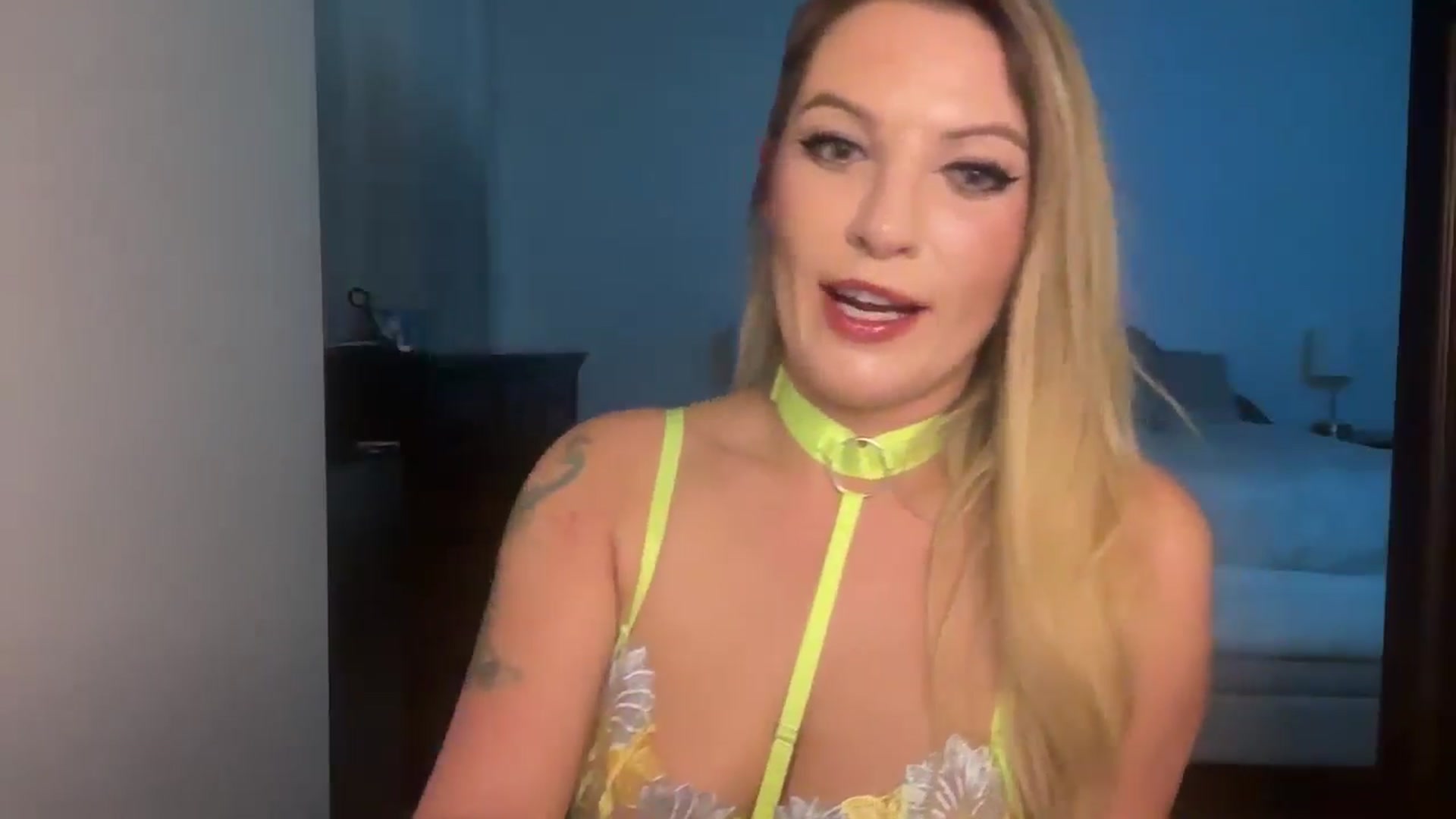 Gallery image thumbnail from Alexxi_Riley's myfreecams stream on, 10/14/2024, 06:15 image 7 of 20