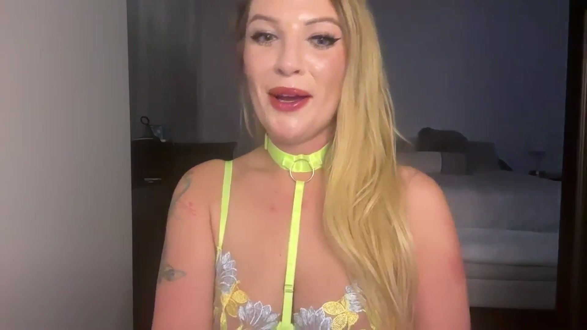 Gallery image thumbnail from Alexxi_Riley's myfreecams stream on, 10/14/2024, 06:15 image 15 of 20