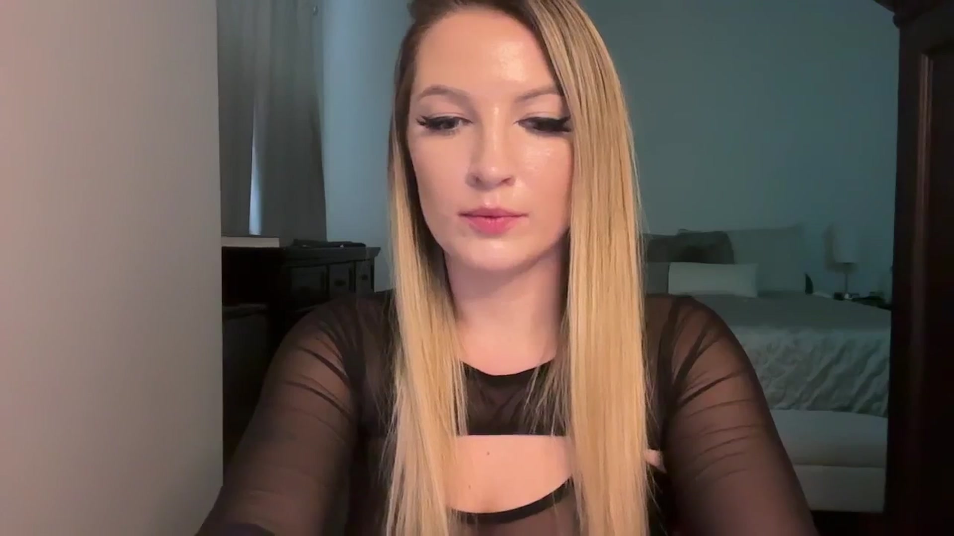 Gallery image thumbnail from Alexxi_Riley's myfreecams stream on, 01/13/2025, 18:19 image 3 of 20