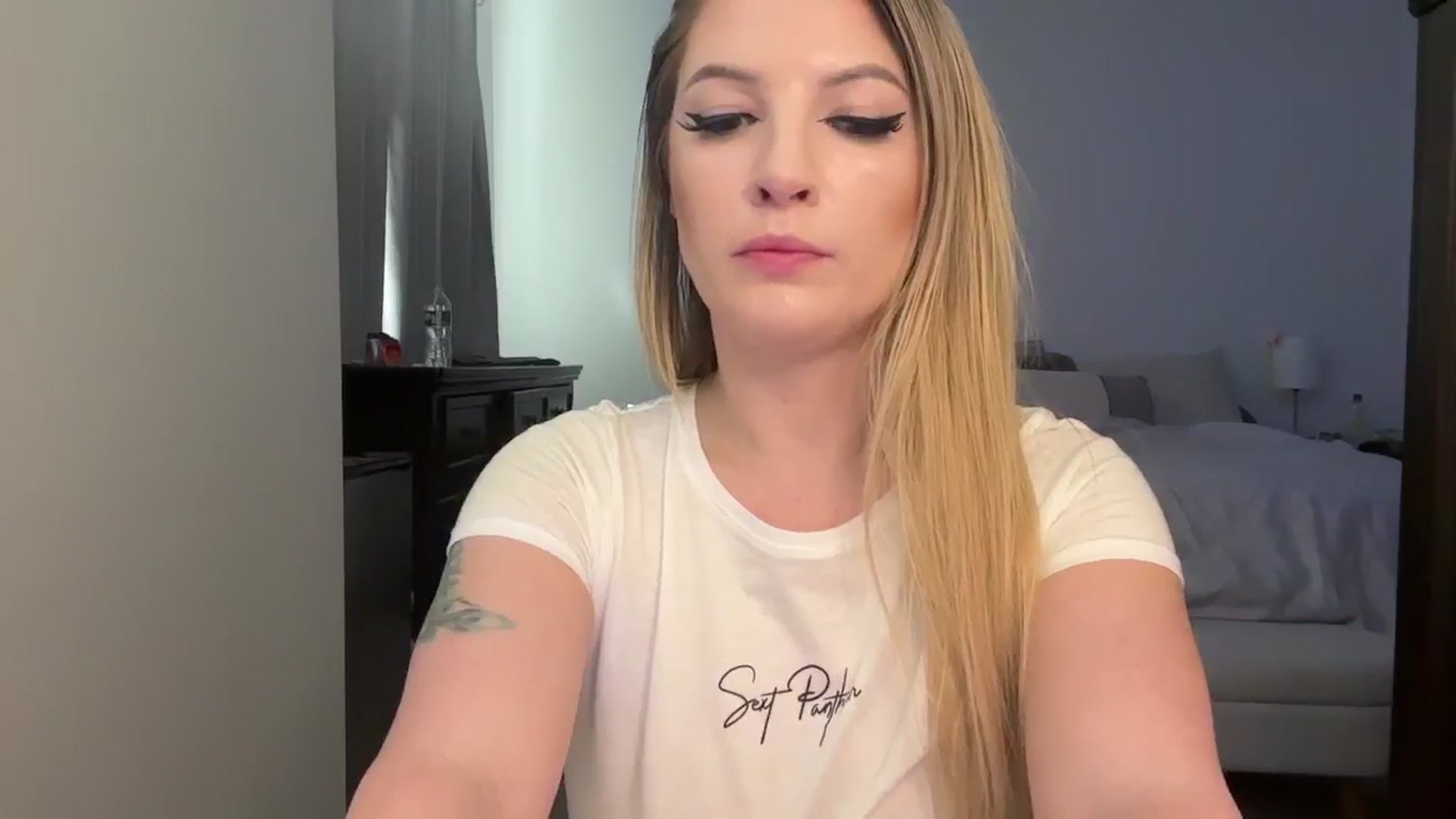 Gallery image thumbnail from Alexxi_Riley's myfreecams stream on, 01/19/2025, 17:32 image 7 of 20