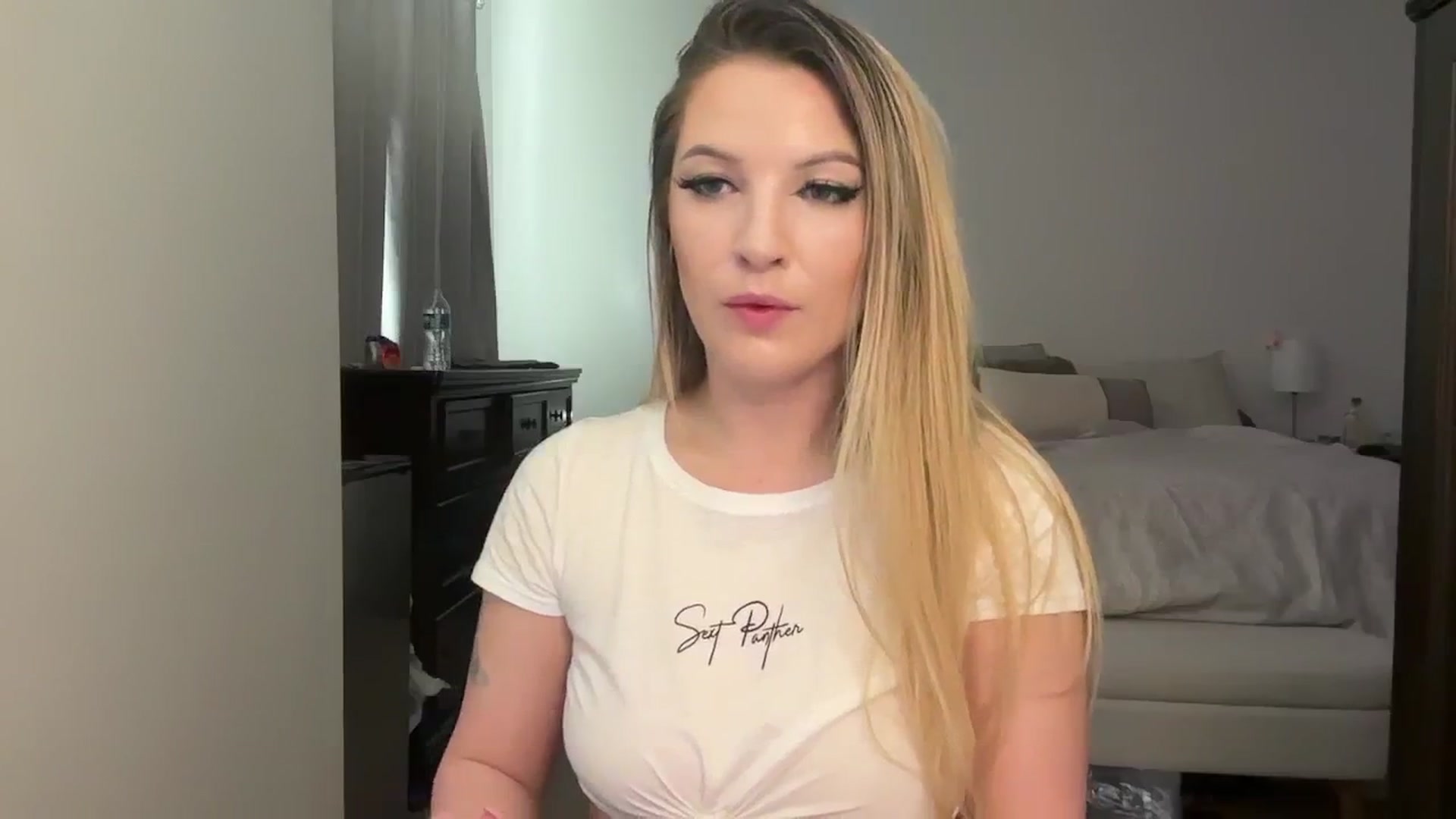 Gallery image thumbnail from Alexxi_Riley's myfreecams stream on, 01/19/2025, 17:32 image 11 of 20