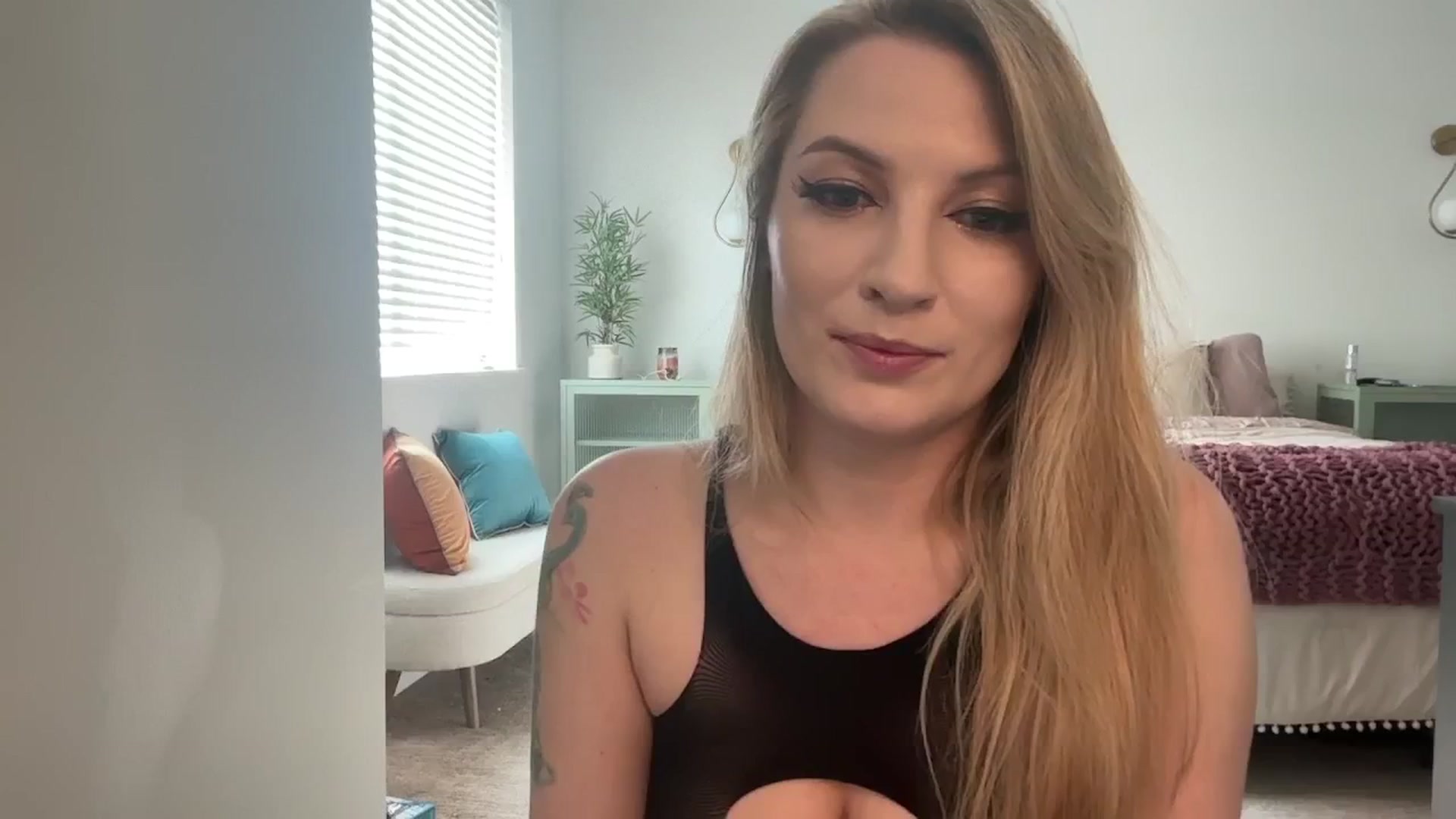 Gallery image thumbnail from Alexxi_Riley's myfreecams stream on, 03/26/2025, 20:34 image 14 of 20