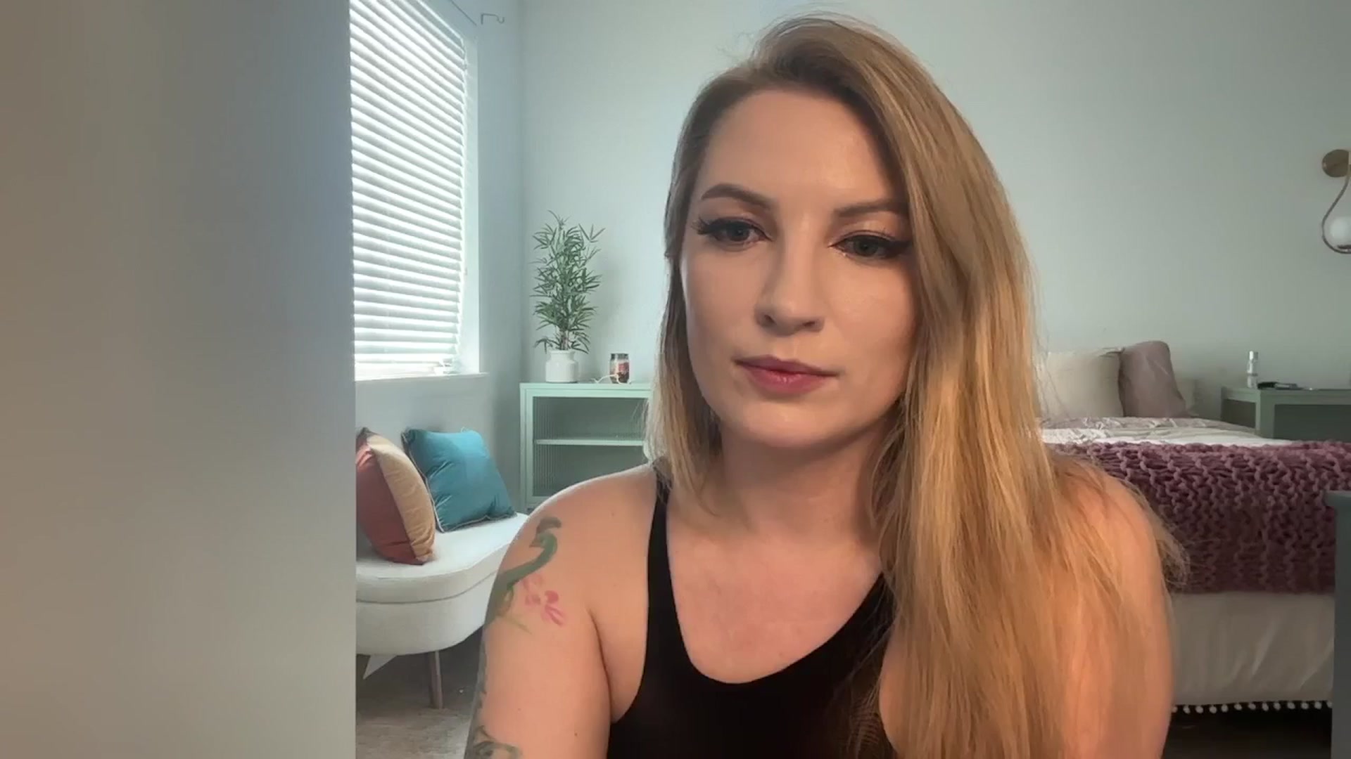 Gallery image thumbnail from Alexxi_Riley's myfreecams stream on, 03/26/2025, 20:34 image 3 of 20