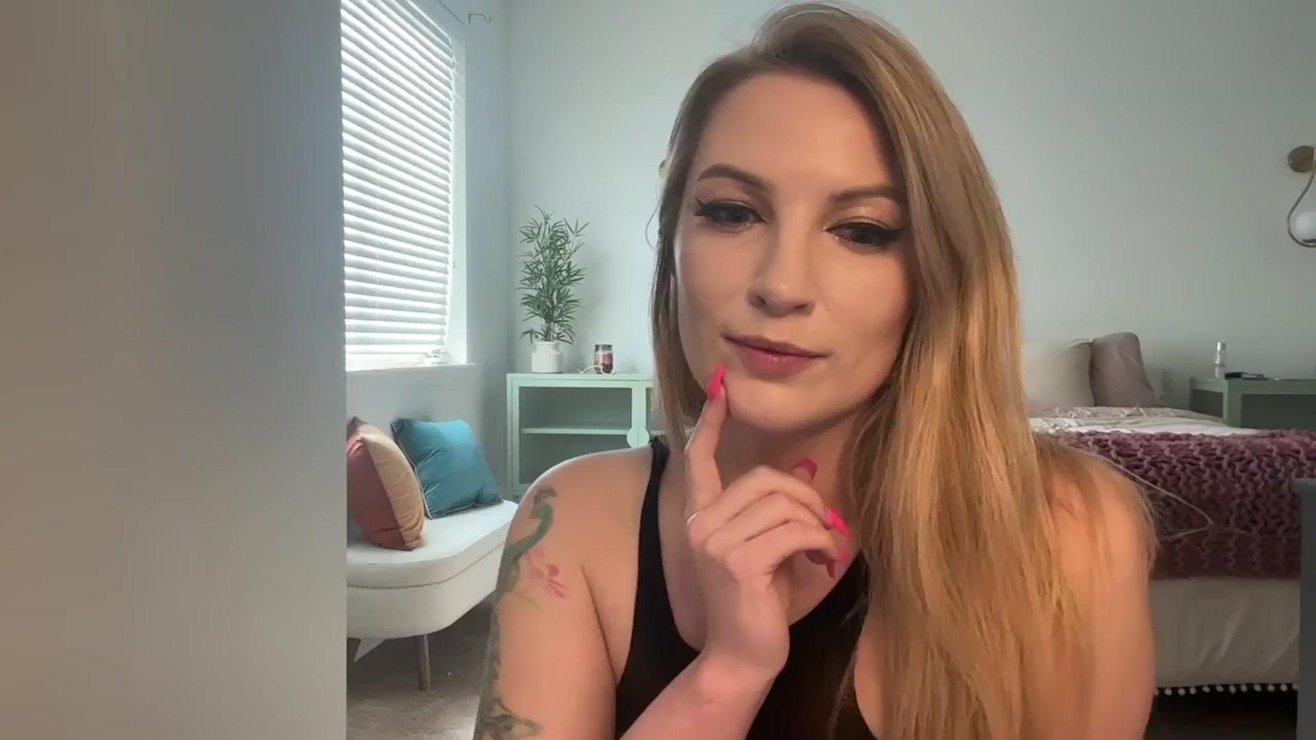 Gallery image thumbnail from Alexxi_Riley's myfreecams stream on, 03/26/2025, 20:34 image 2 of 20