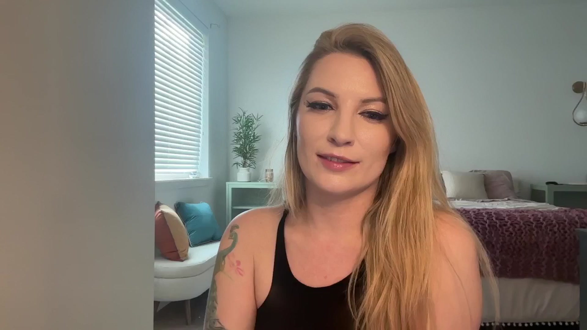 Gallery image thumbnail from Alexxi_Riley's myfreecams stream on, 03/27/2025, 24:24 image 12 of 20