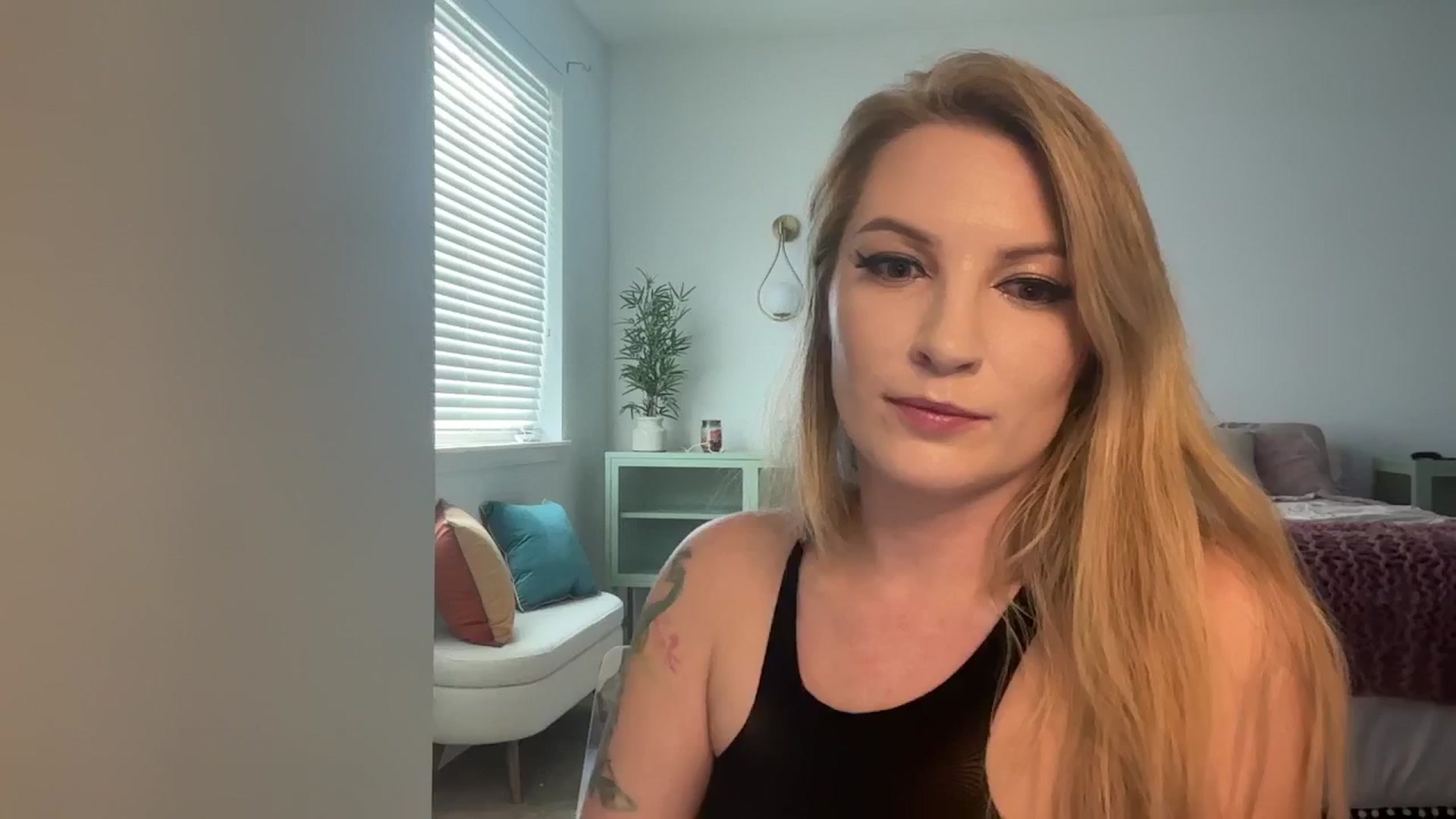 Gallery image thumbnail from Alexxi_Riley's myfreecams stream on, 03/27/2025, 24:24 image 18 of 20