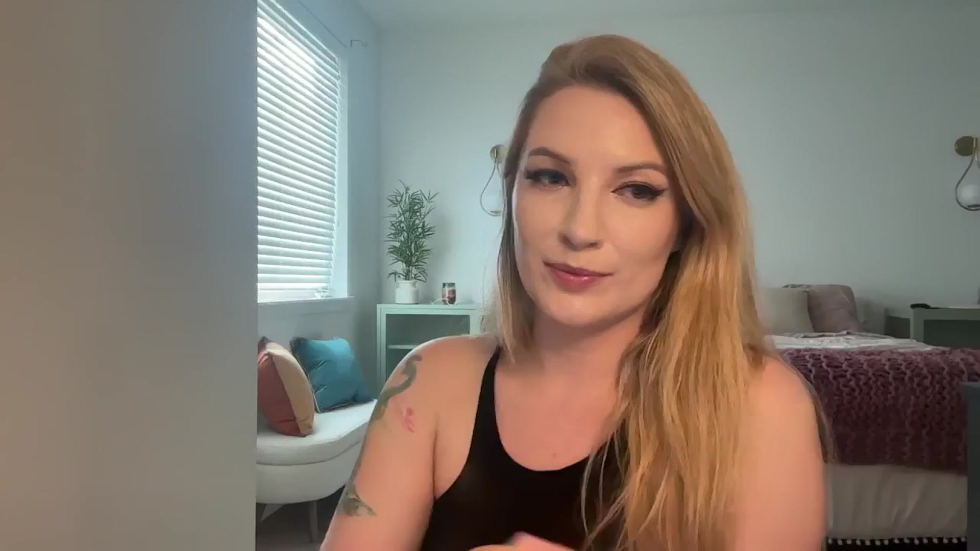 Gallery image thumbnail from Alexxi_Riley's myfreecams stream on, 03/27/2025, 24:24 image 14 of 20