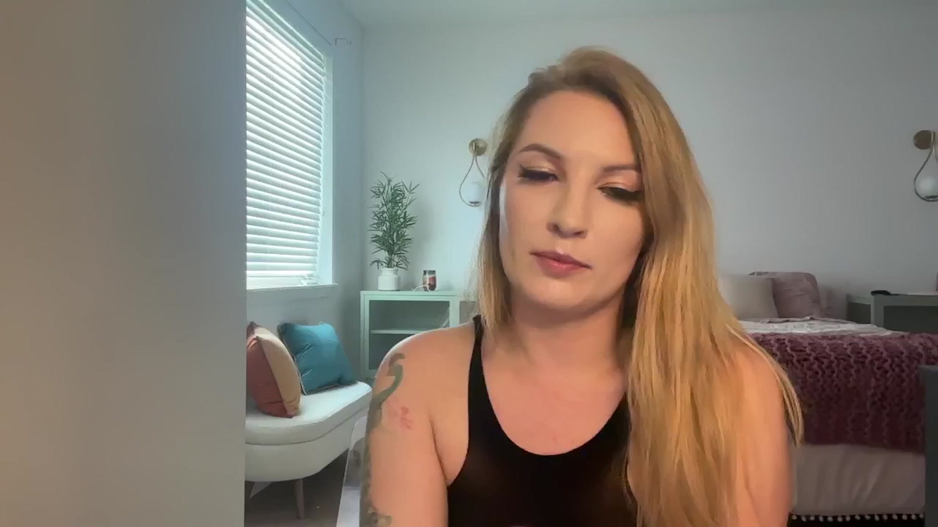 Gallery image thumbnail from Alexxi_Riley's myfreecams stream on, 03/27/2025, 24:24 image 10 of 20