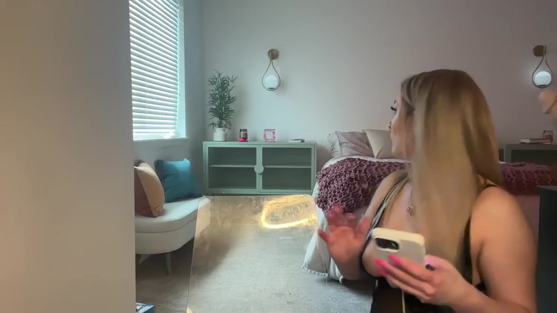 Gallery image thumbnail from Alexxi_Riley's myfreecams stream on, 03/27/2025, 21:08 image 11 of 20