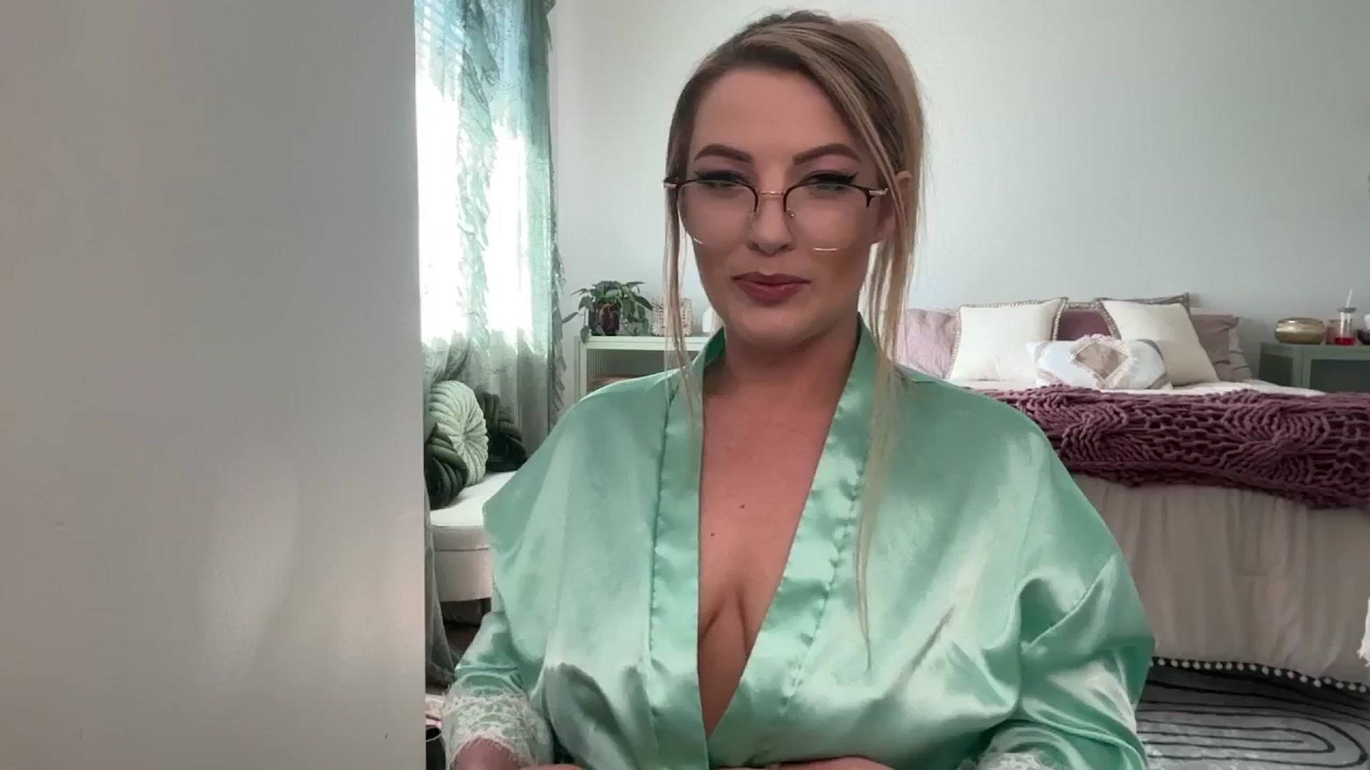 Gallery image thumbnail from Alexxi_Riley's myfreecams stream on, 04/17/2025, 19:33 image 9 of 20
