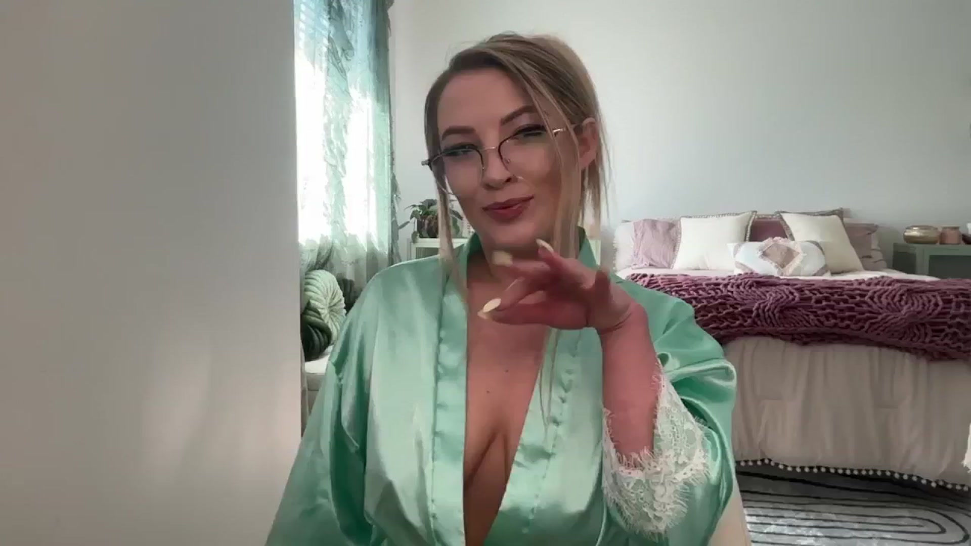 Gallery image thumbnail from Alexxi_Riley's myfreecams stream on, 04/17/2025, 19:33 image 14 of 20