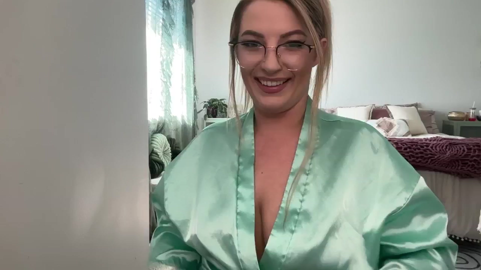 Gallery image thumbnail from Alexxi_Riley's myfreecams stream on, 04/17/2025, 19:33 image 7 of 20