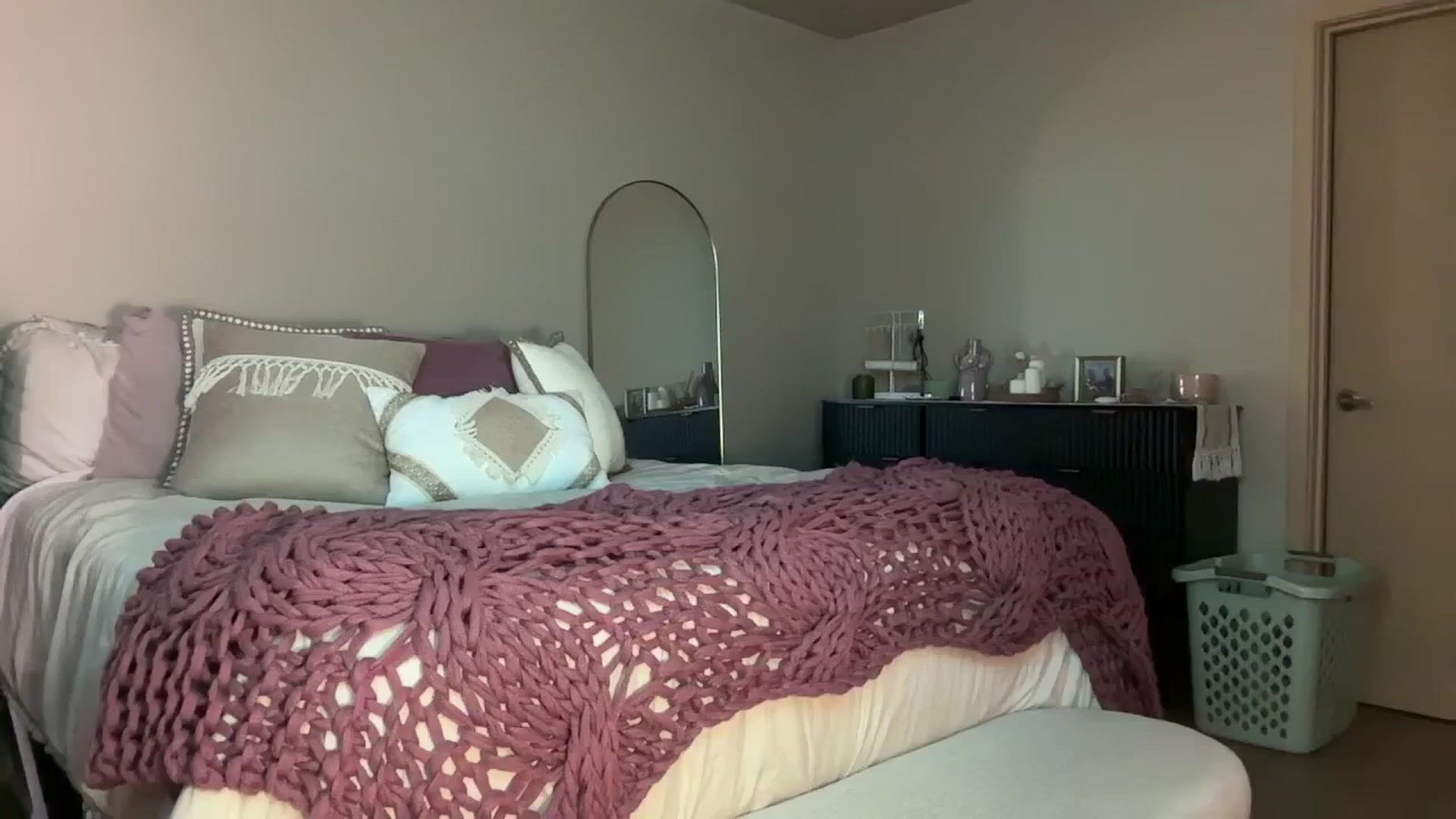 Gallery image thumbnail from Alexxi_Riley's myfreecams stream on, 02/03/2026, 20:25 image 14 of 20