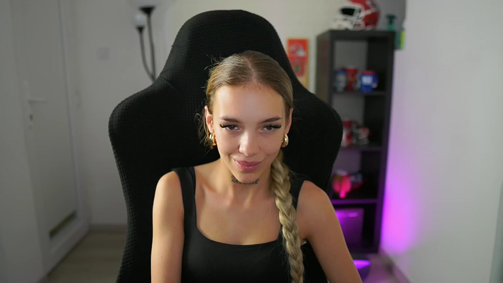 Gallery image thumbnail from Alexxisky's myfreecams stream on, 07/28/2025, 08:30 image 3 of 20