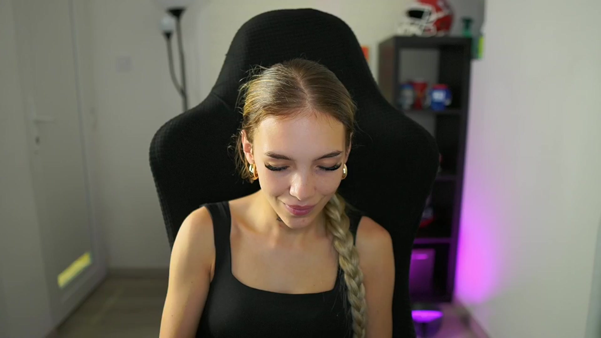 Gallery image thumbnail from Alexxisky's myfreecams stream on, 07/28/2025, 08:30 image 14 of 20