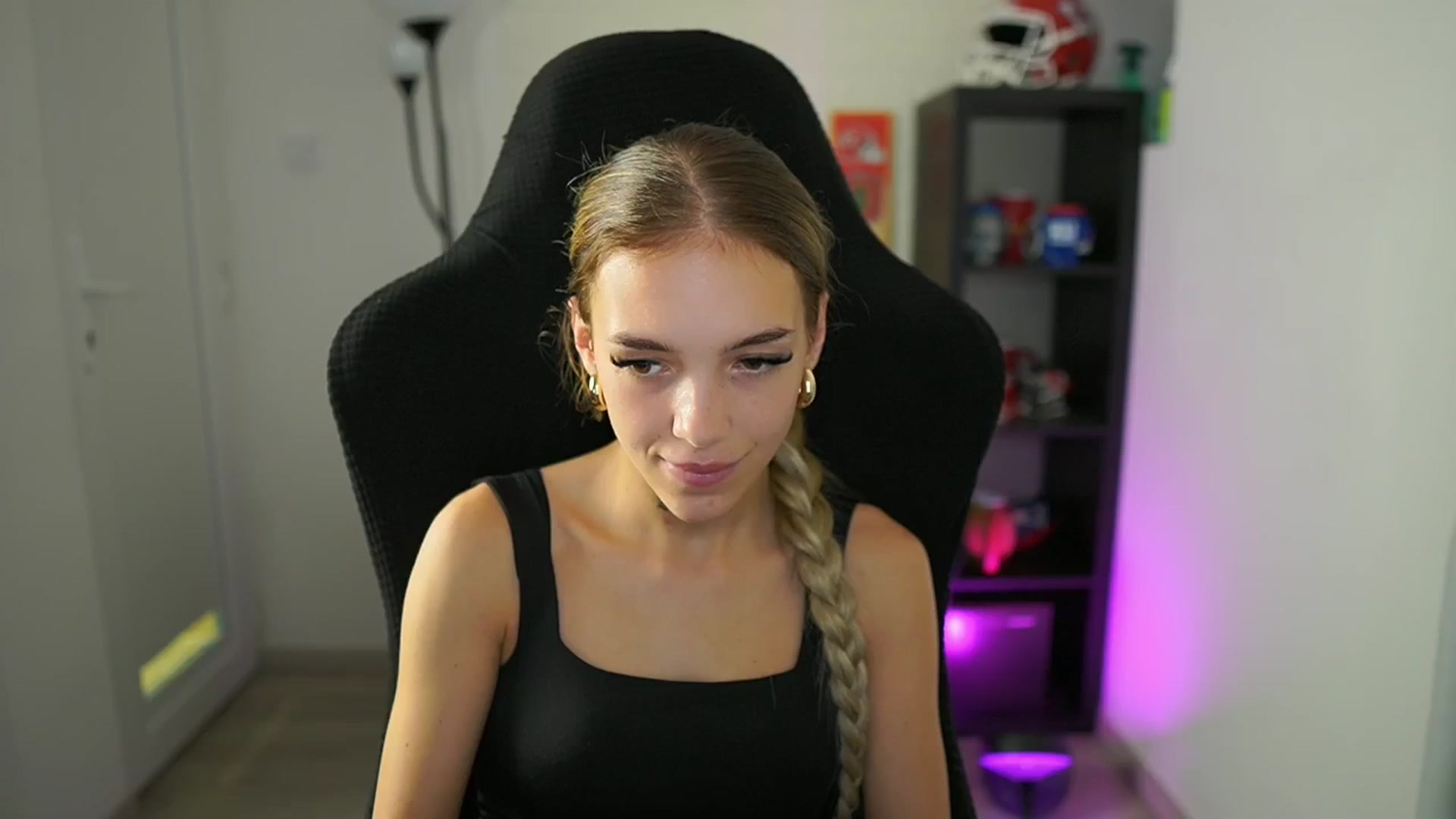 Gallery image thumbnail from Alexxisky's myfreecams stream on, 07/28/2025, 08:30 image 15 of 20
